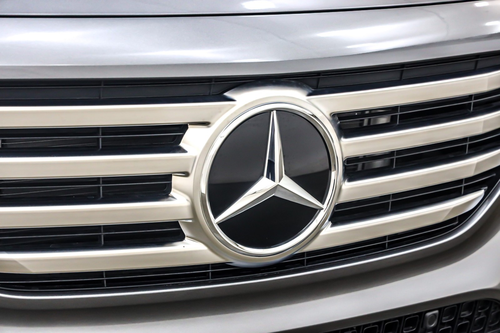 New 2026 Mountain Grey Metallic Mercedes-Benz GLB 250 image 13
