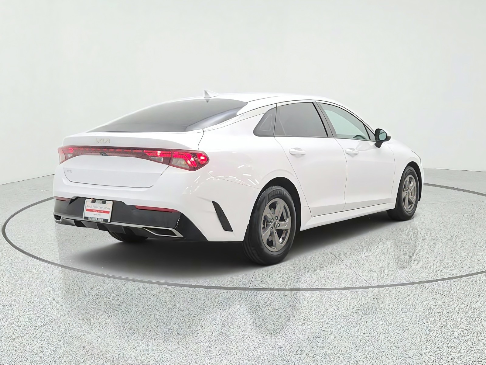 Used 2023 Glacial White Pearl Kia LXS image 5