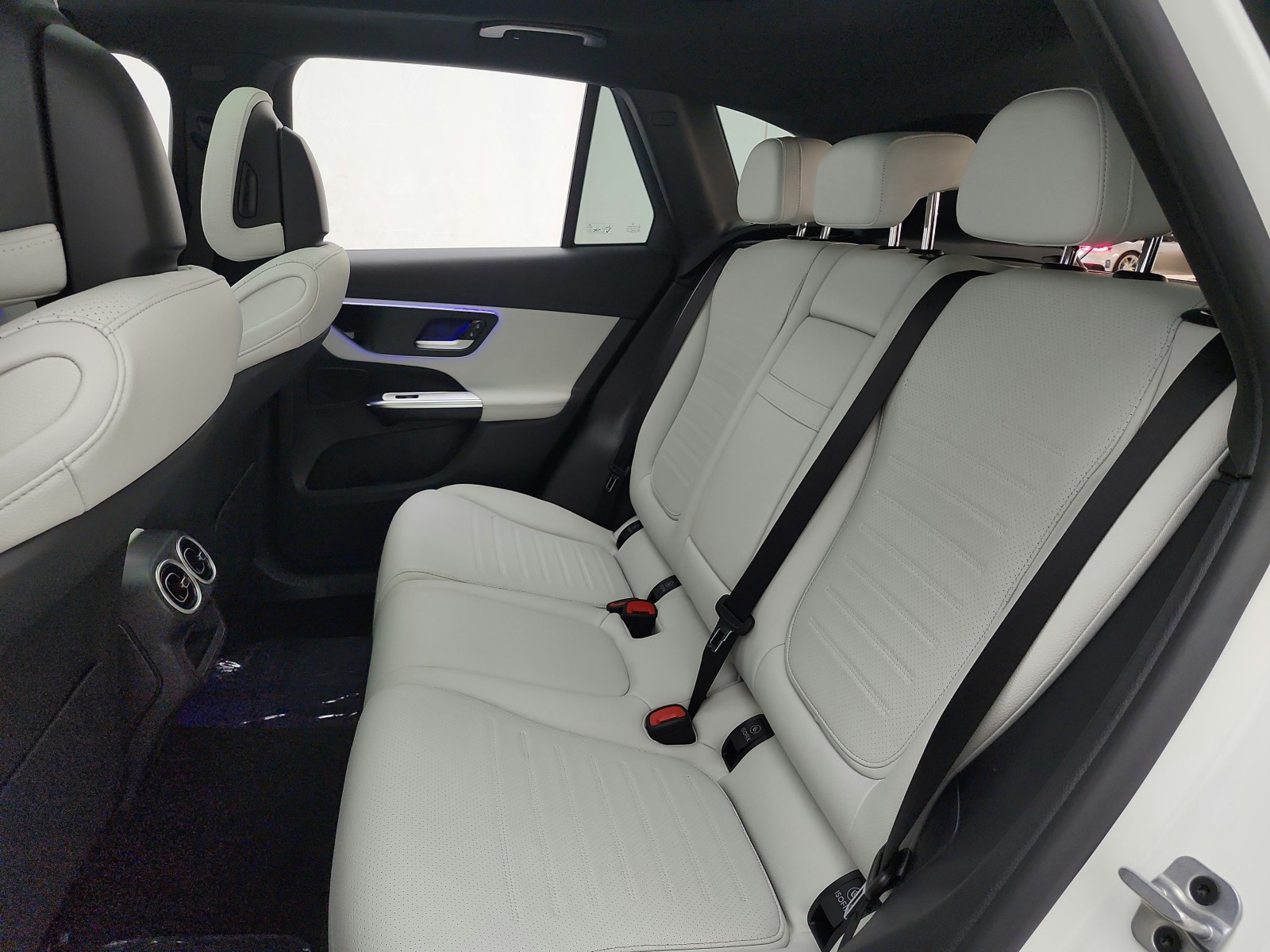 Certified Used 2023 MANUFAKTUR Diamond White Metallic Mercedes-Benz GLC 300 SUV image 15