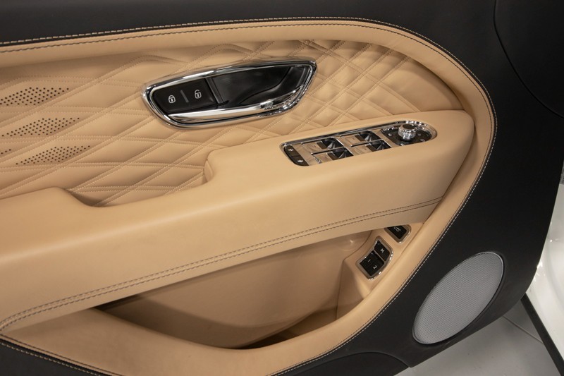 2024 Bentley Bentayga EWB Bentayga EWB Azure ($281,000 MSRP) *1-OWNER* in , 