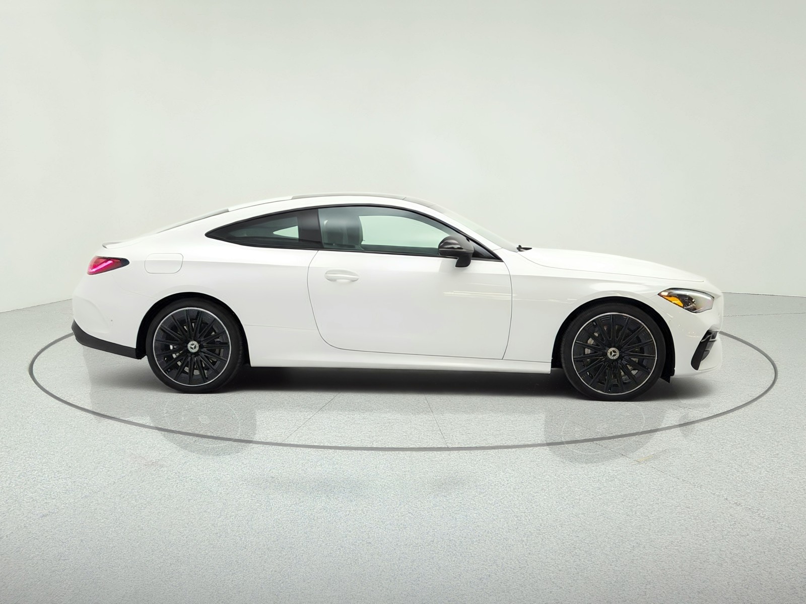 New 2026 MANUFAKTUR Moonlight White Metallic Mercedes-Benz CLE 450 4MATIC® Coupe image 4