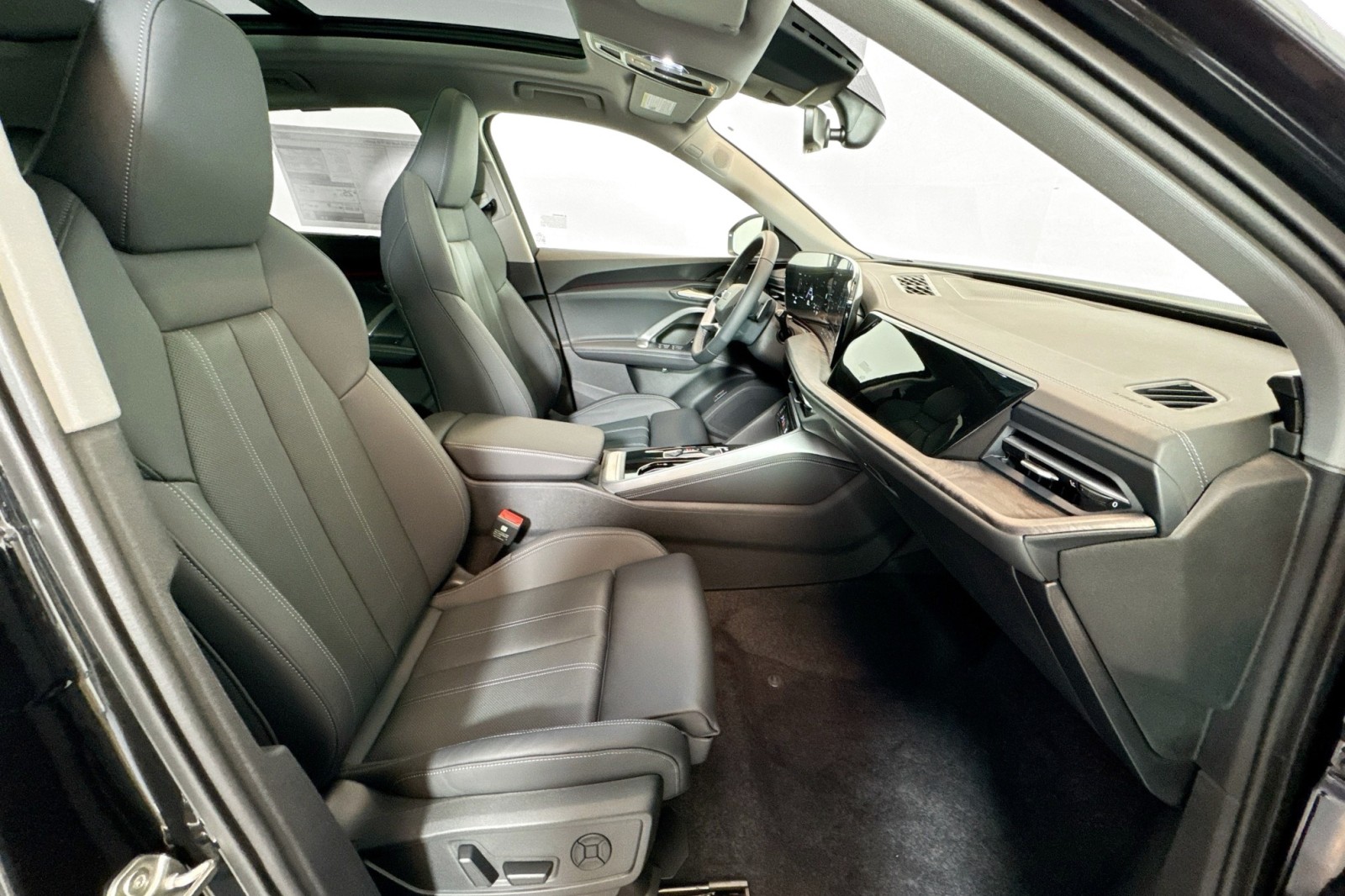 New 2025 Mythos Black Metallic Audi Premium Plus 2.0 TFSI quattro image 25