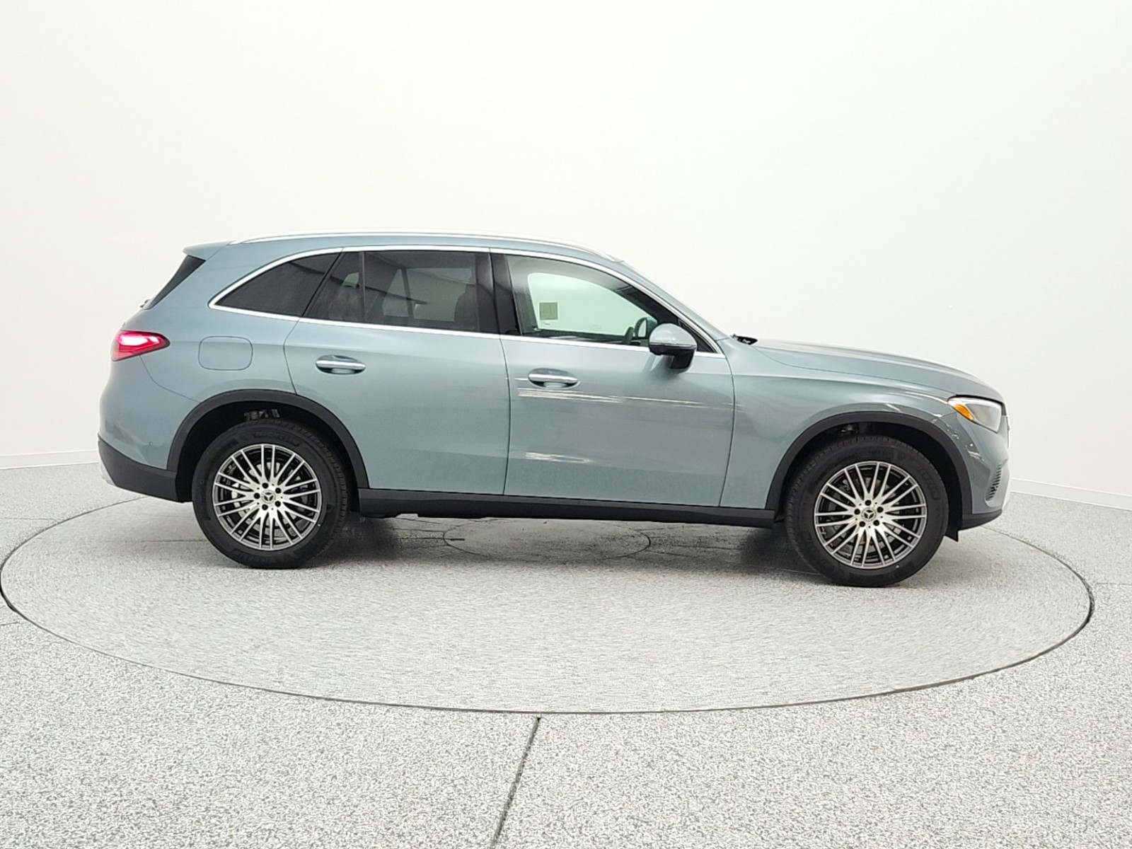 New 2026 Verde Silver Metallic Mercedes-Benz GLC 300 image 4