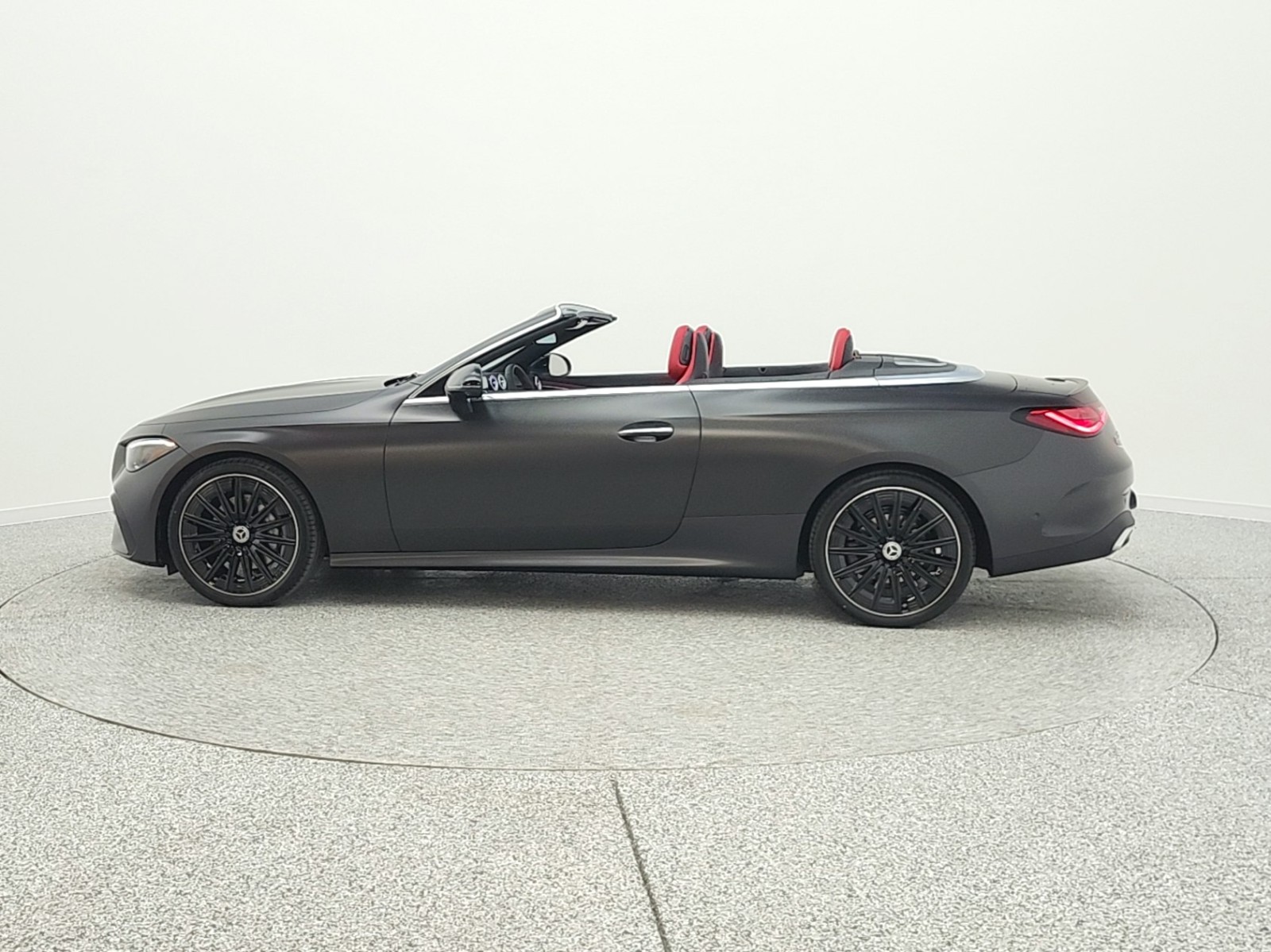 New 2026 MANUFAKTUR Graphite Grey Magno Mercedes-Benz CLE 300 image 8