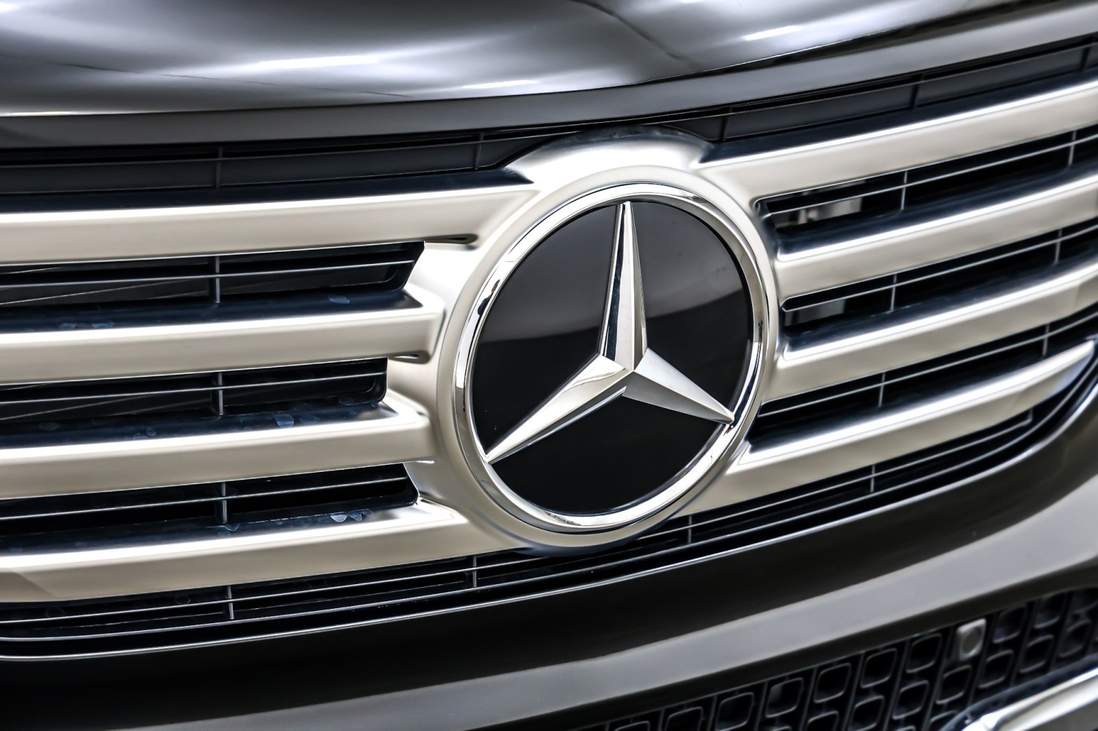 New 2026 Night Black Mercedes-Benz GLB 250 image 13