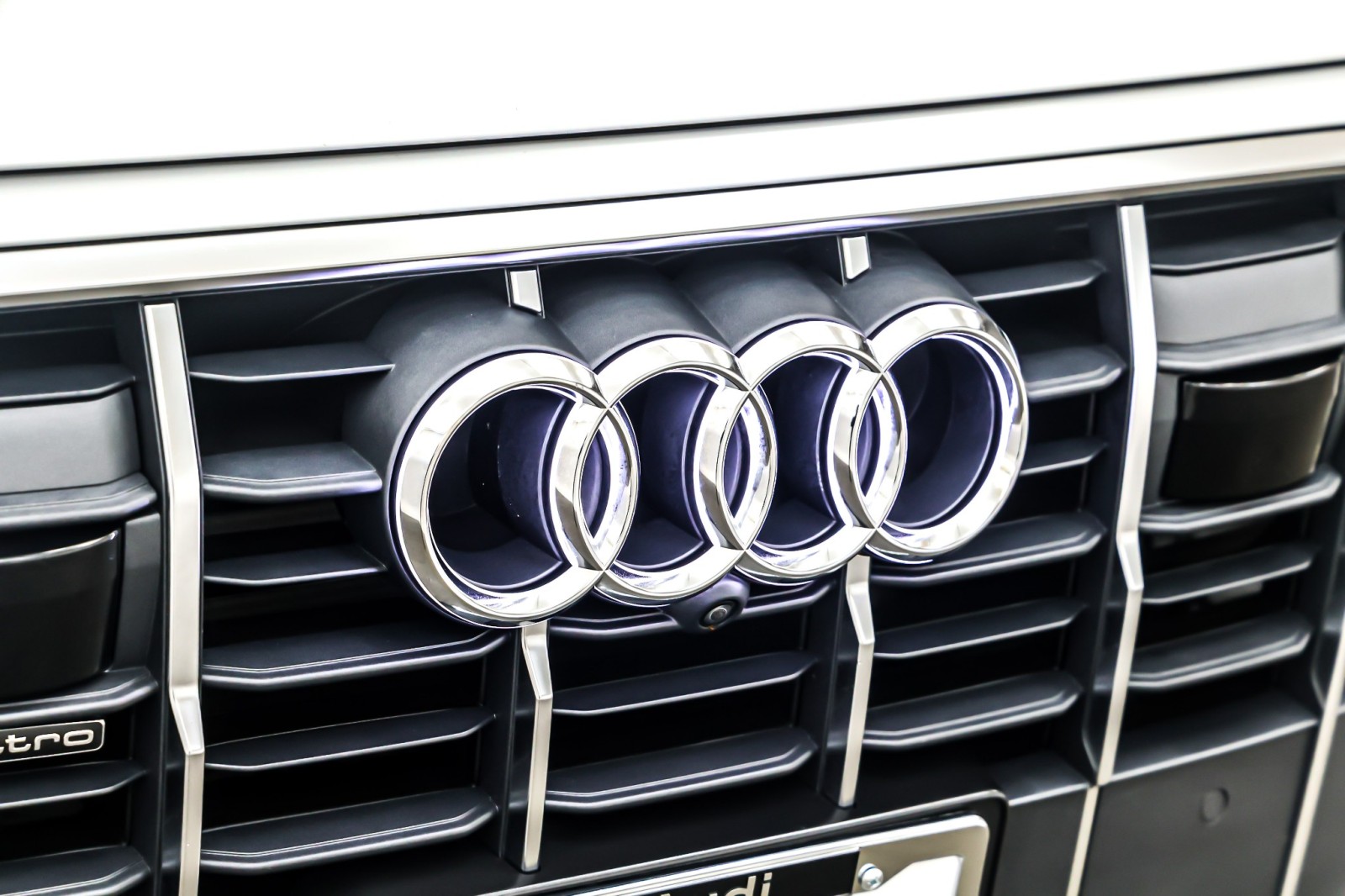 Used 2023 Glacier White Metallic Audi Prestige 55 TFSI quattro image 14