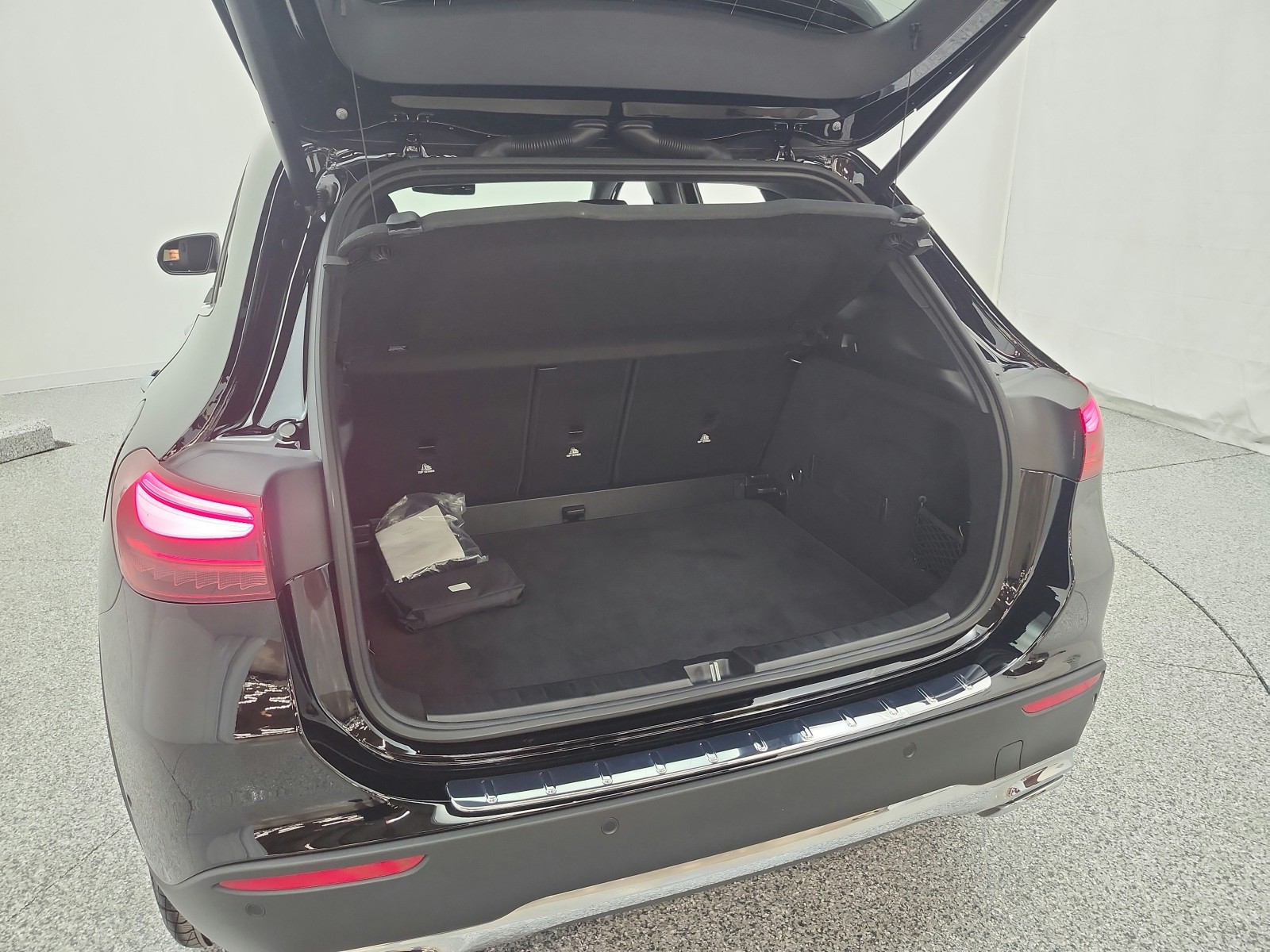 Certified Used 2025 Night Black Mercedes-Benz GLA 250 SUV image 22