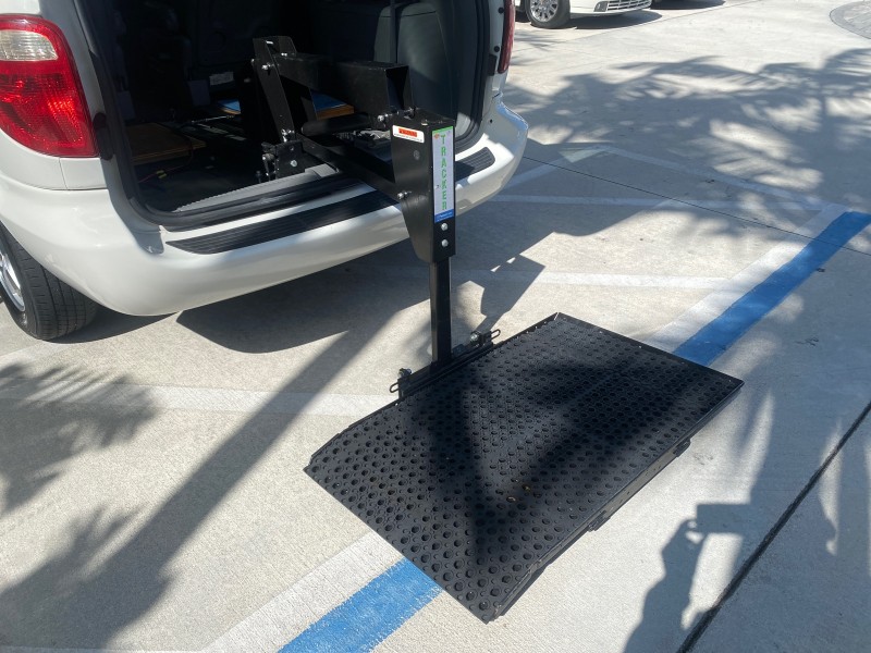 2006 Dodge Caravan SXT LOW MILES 28,367 1 OWNER HANDICAP LIFT in , 