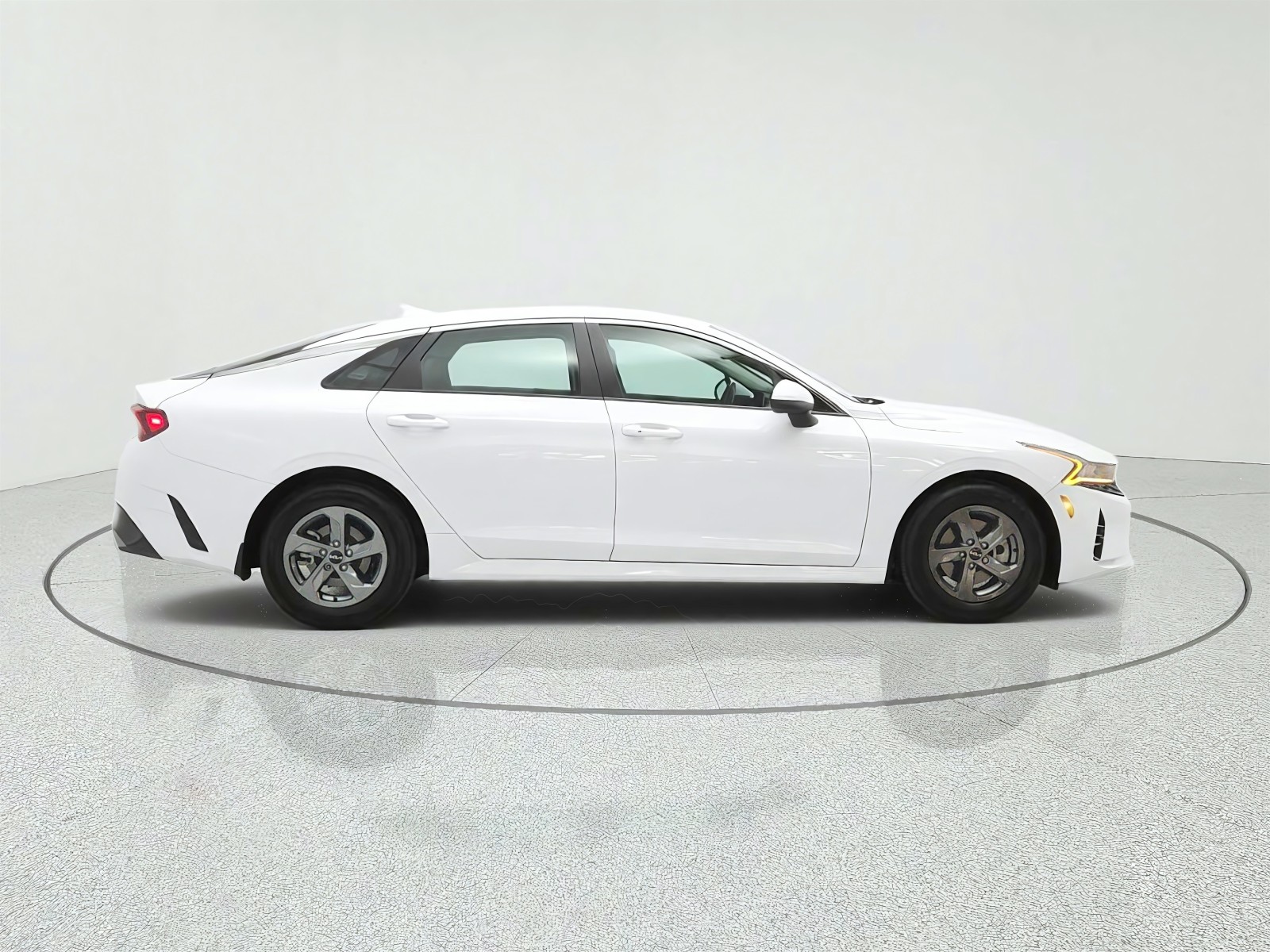 Used 2022 Glacial White Pearl Kia LXS Auto FWD image 4
