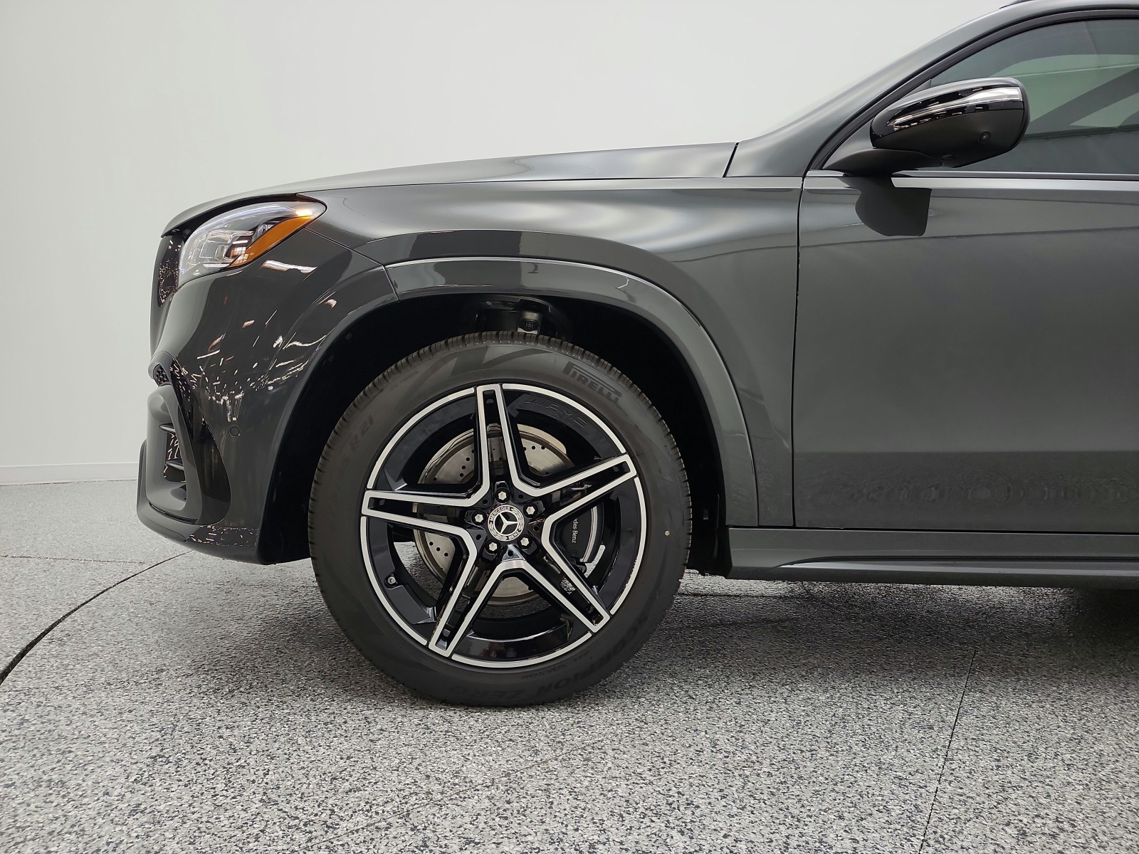 New 2026 MANUFAKTUR Signature Silicon Grey Mercedes-Benz GLS 450 image 15