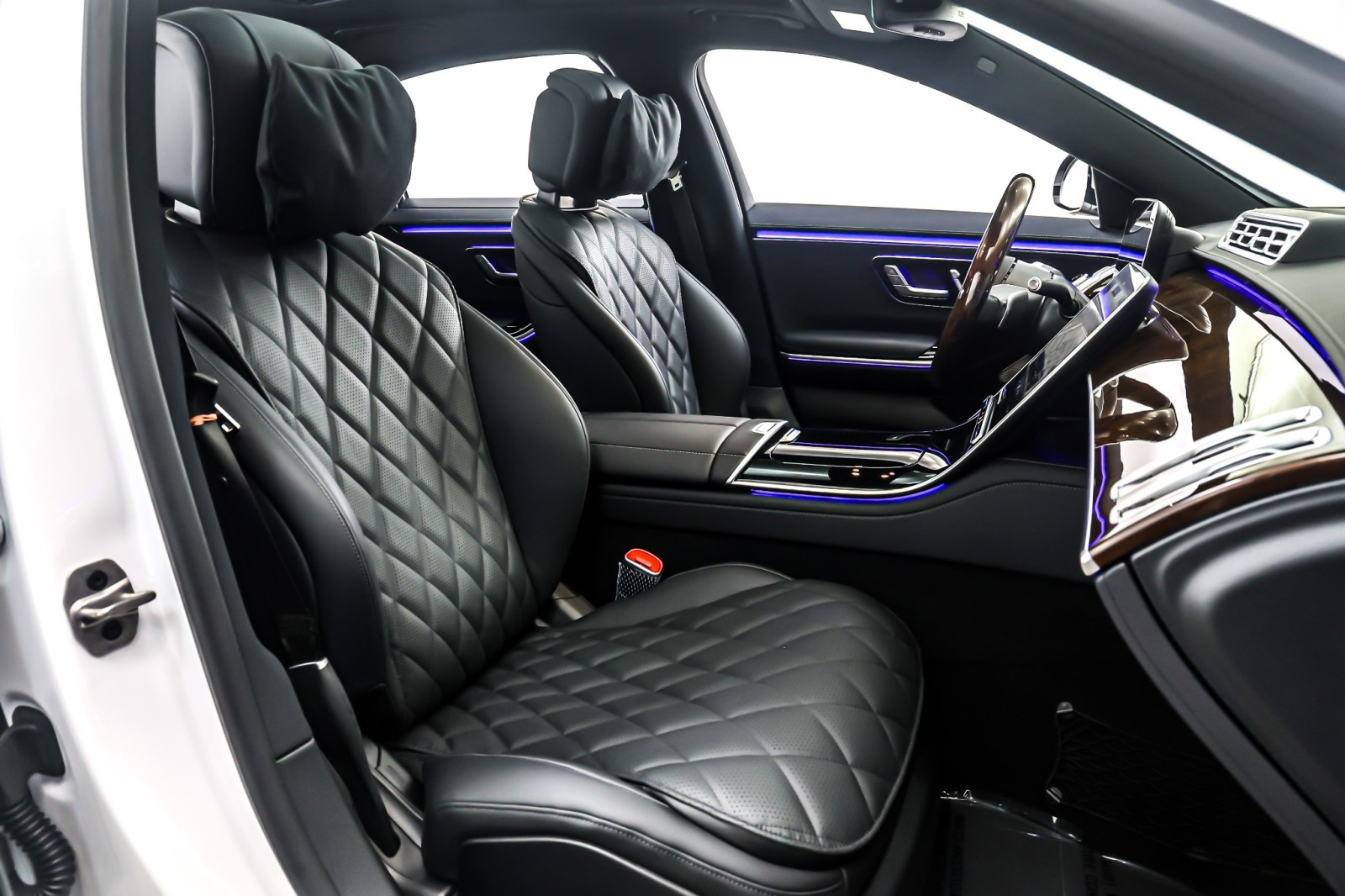 New 2026 MANUFAKTUR Moonlight White Metallic Mercedes-Benz S 580 image 7