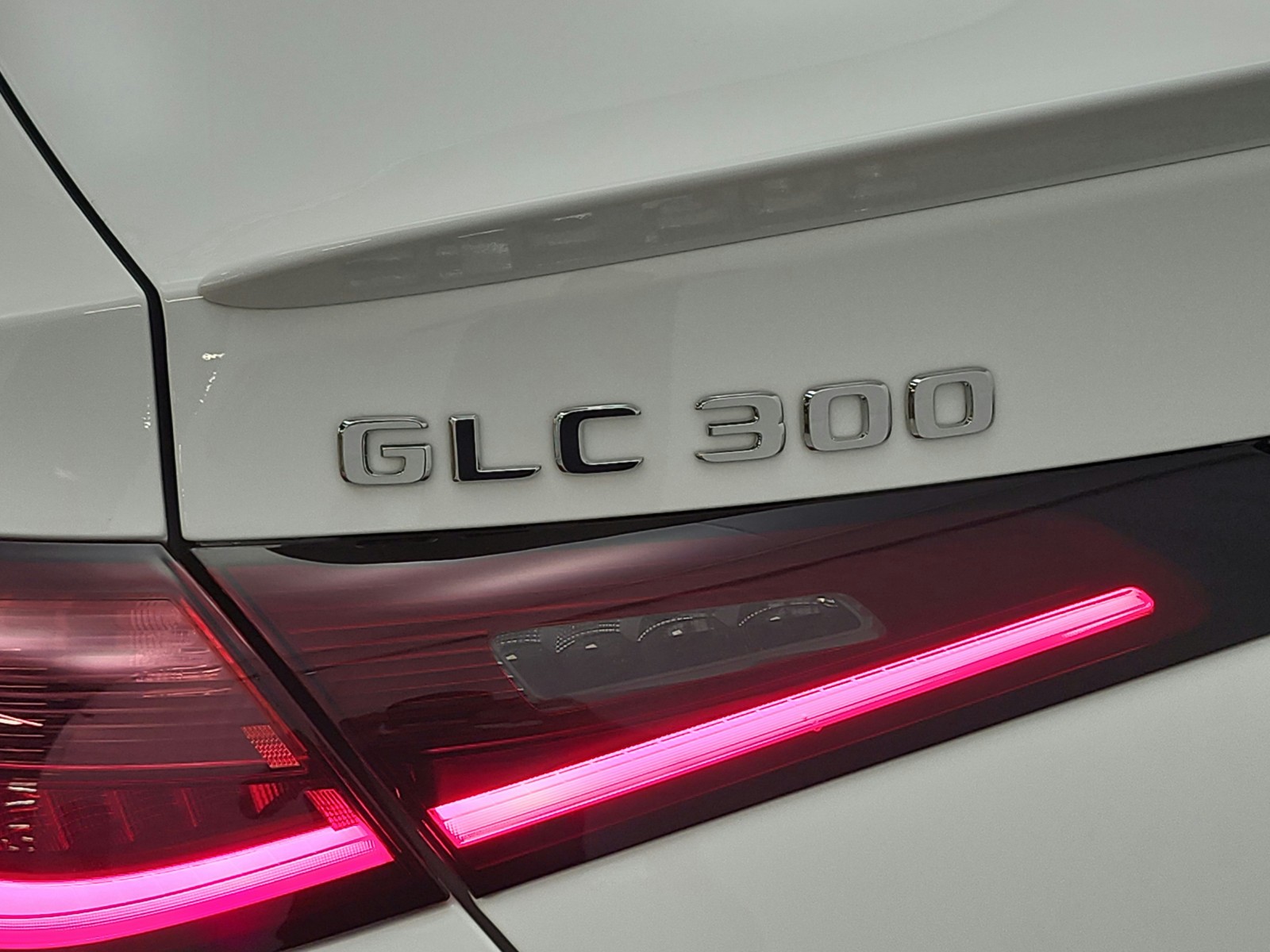 New 2026 Polar White Mercedes-Benz GLC 300 image 22