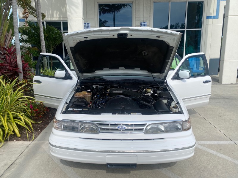 1995 Ford Crown Victoria LOW MILES 43,331 in , 