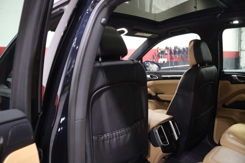 2016 Porsche Cayenne S E-Hybrid 4dr Suv in ,