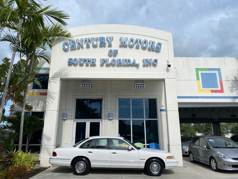 1995 Ford Crown Victoria LOW MILES 43,331 in , 