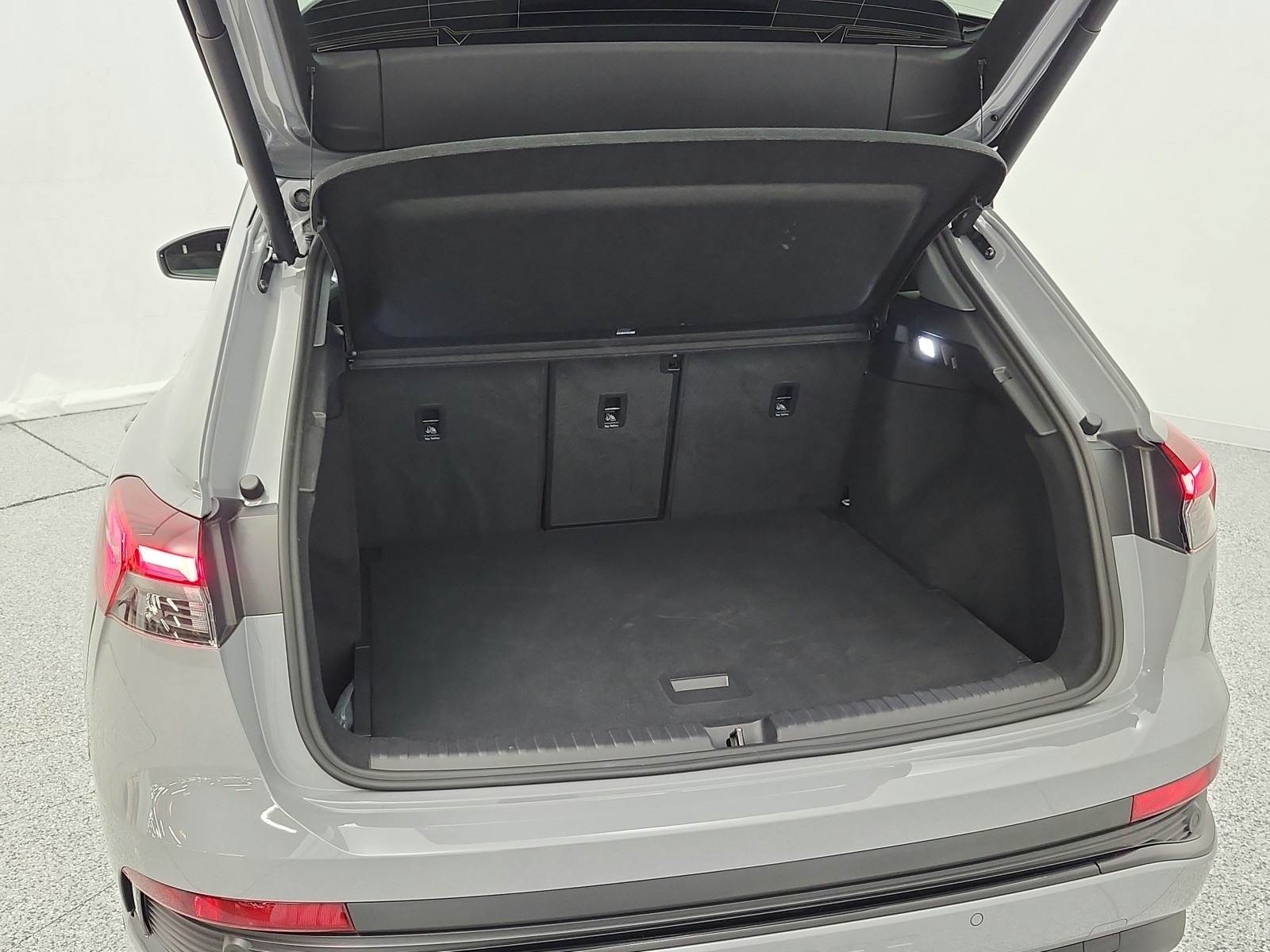 Used 2023 Pebble Gray Audi Prestige 50 quattro image 22