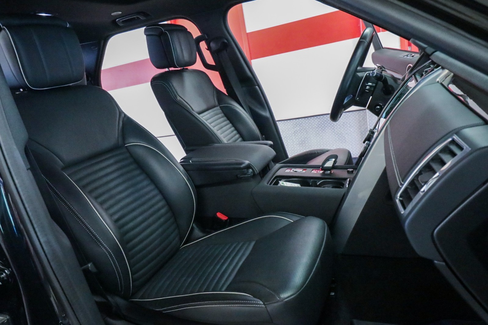 Used Car 2022 Land Rover Discovery  Hse R-dynamic For Sale Under $40,000 In Austin, Texas