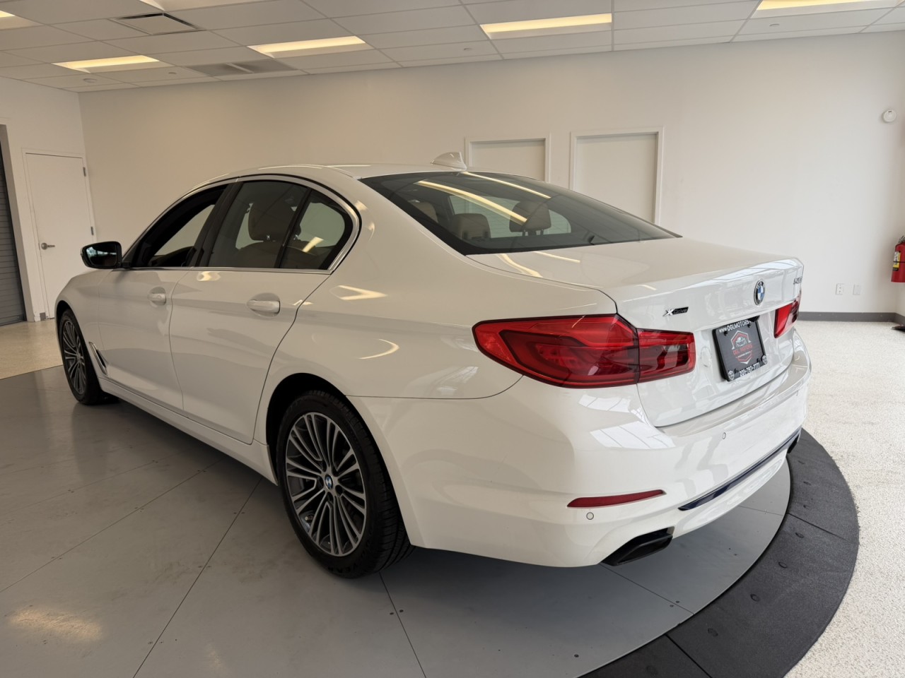 View vehicle photo 5