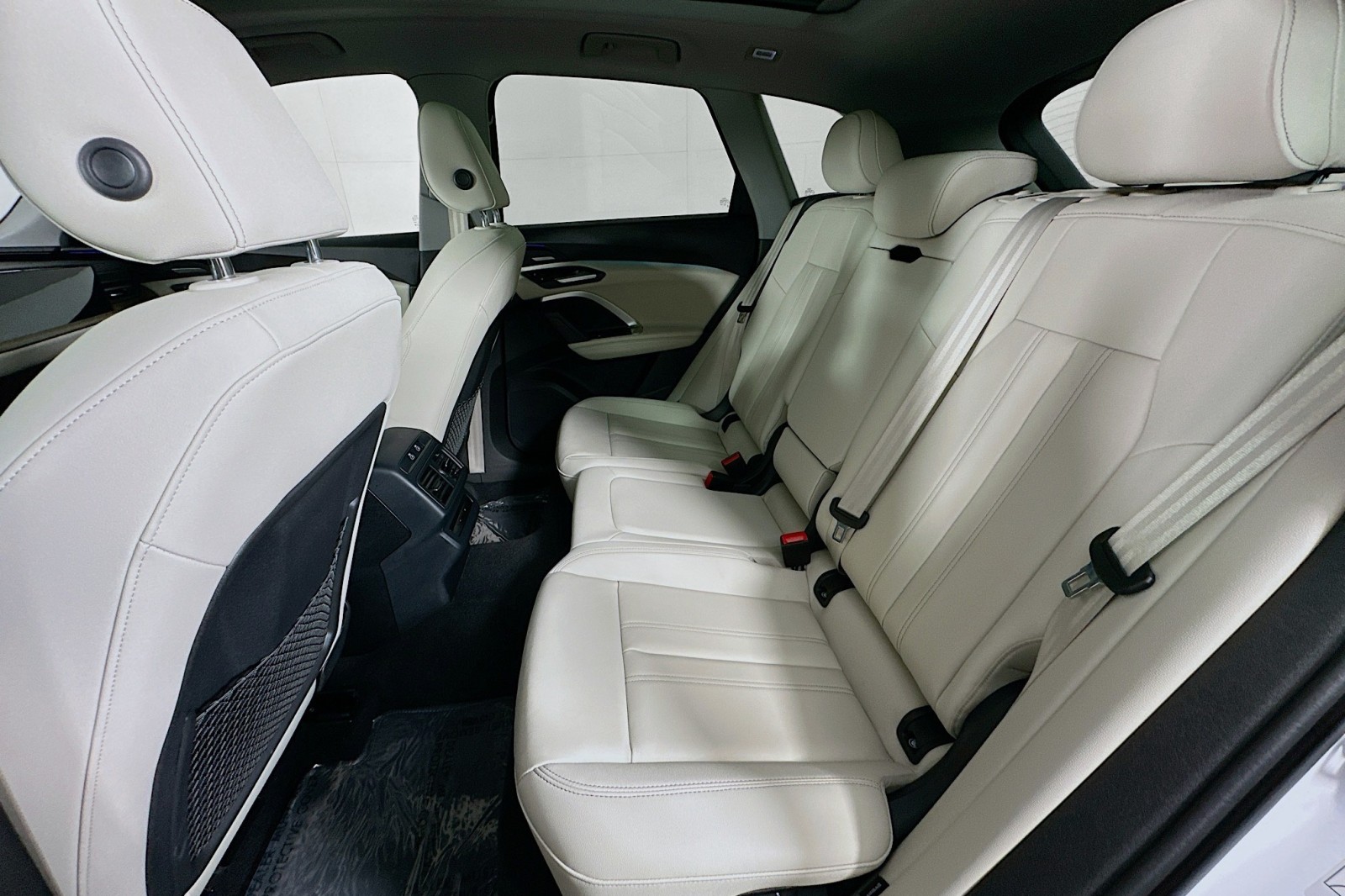 Used 2025 Arkona White Audi Premium Plus image 9