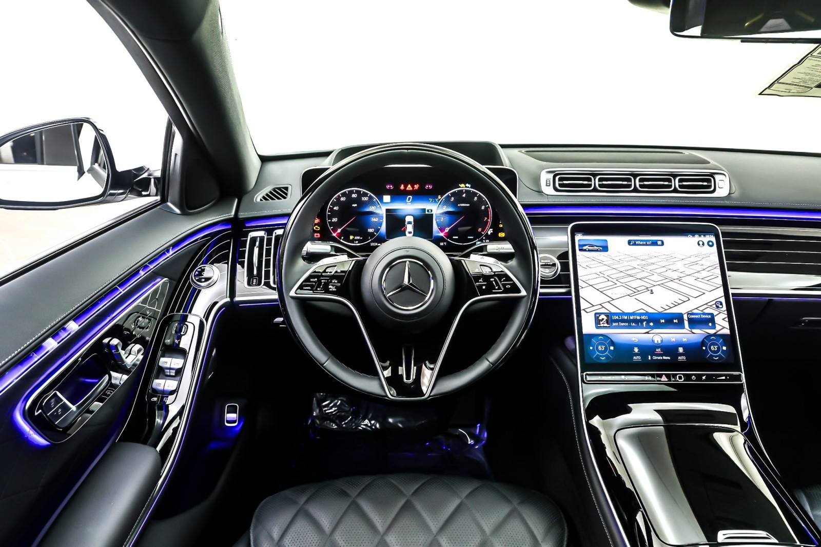 New 2026 MANUFAKTUR Moonlight White Metallic Mercedes-Benz S 580 4MATIC® Sedan image 4