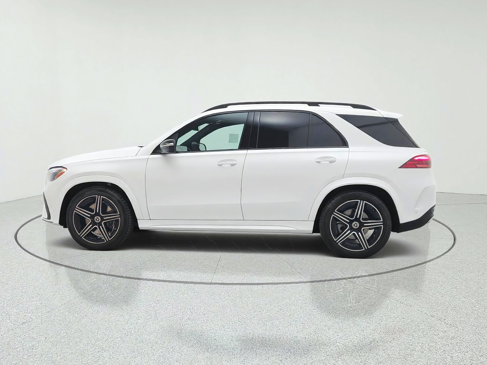 New 2026 MANUFAKTUR Moonlight White magno Mercedes-Benz GLE 450 4MATIC® SUV image 8
