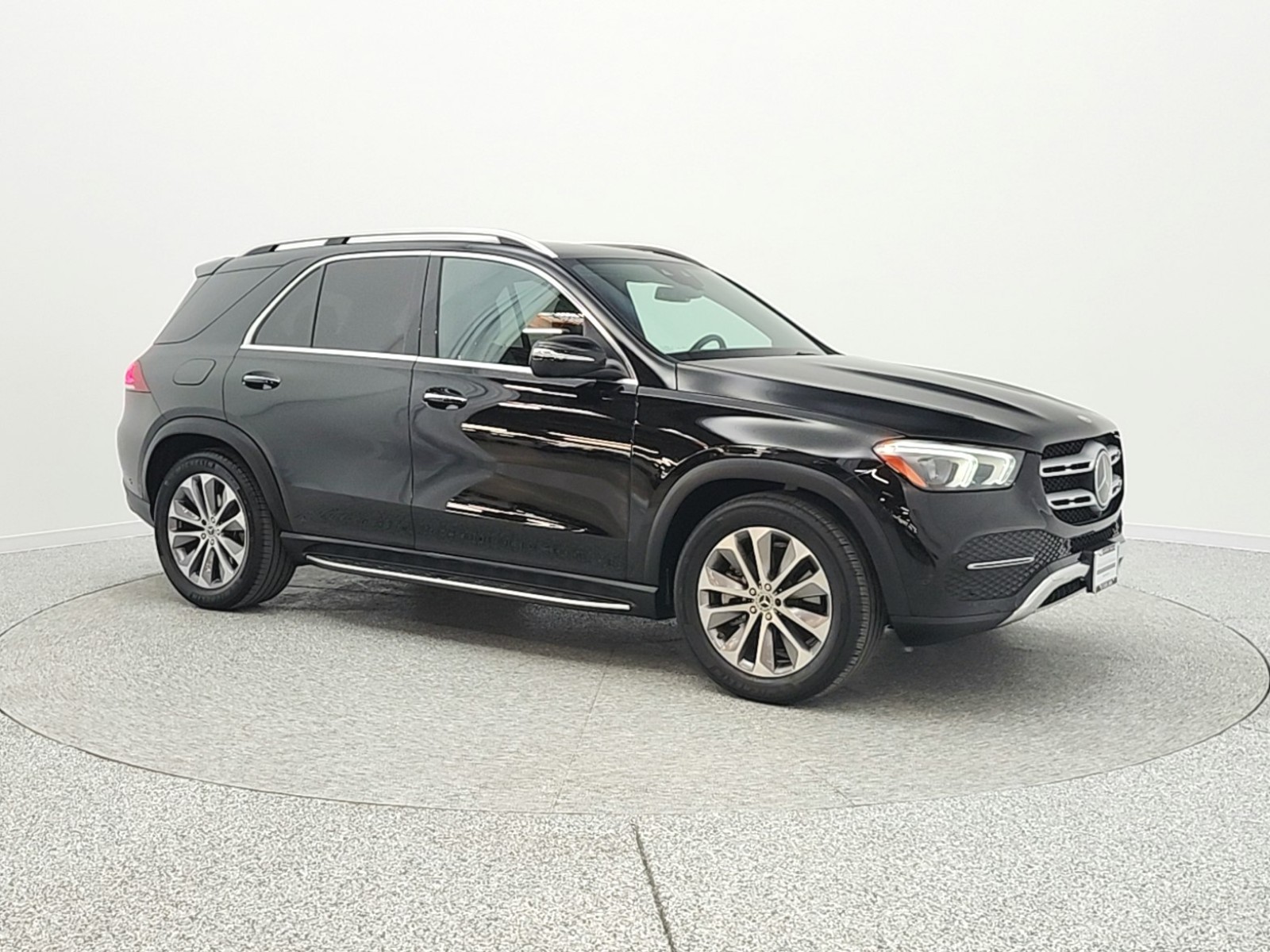 Certified Used 2022 Black Mercedes-Benz GLE 450 4MATIC® SUV image 4