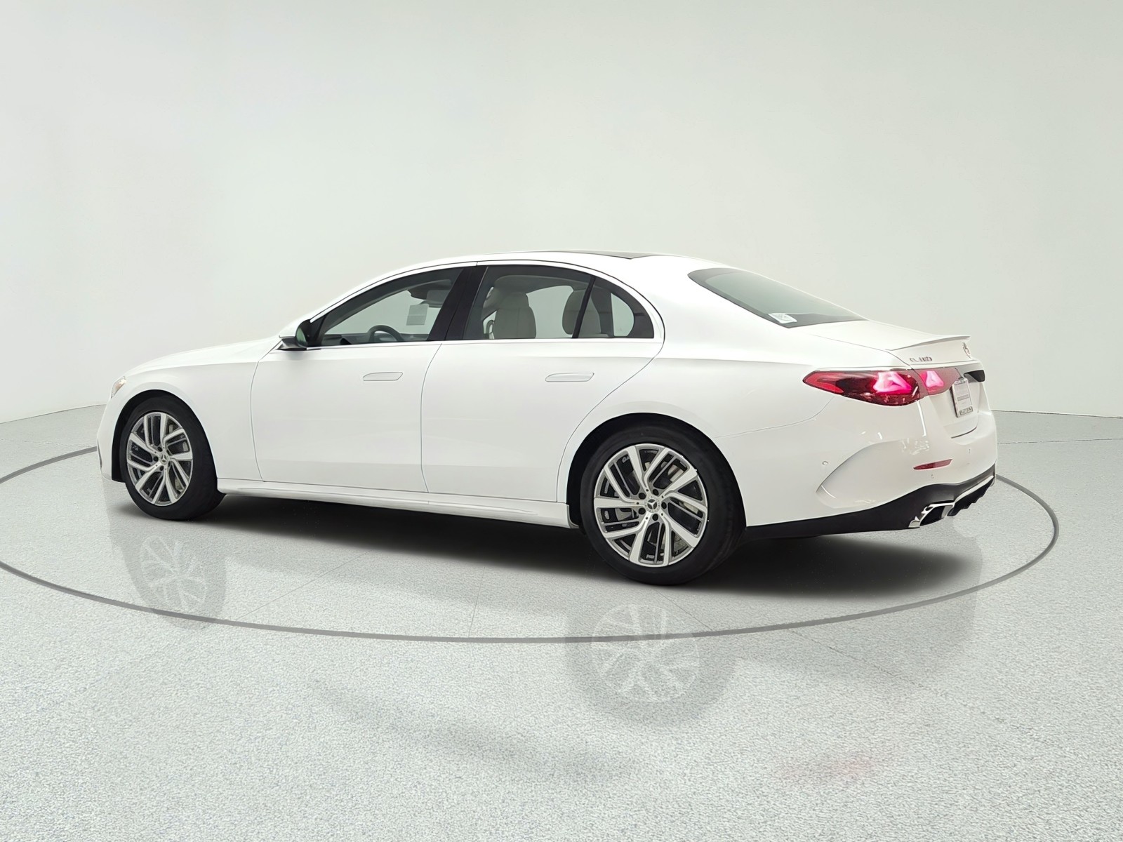 New 2027 MANUFAKTUR Moonlight White Metallic Mercedes-Benz E 450 4MATIC® Sedan image 7