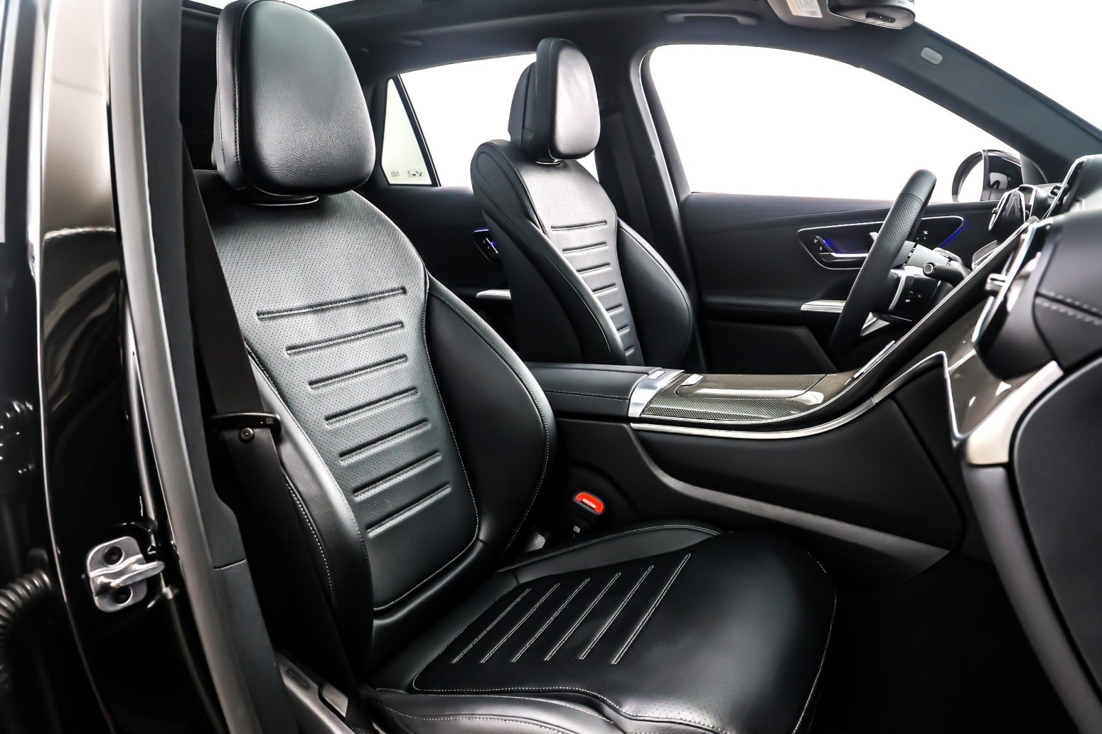 New 2026 Black Mercedes-Benz GLC 300 SUV image 7