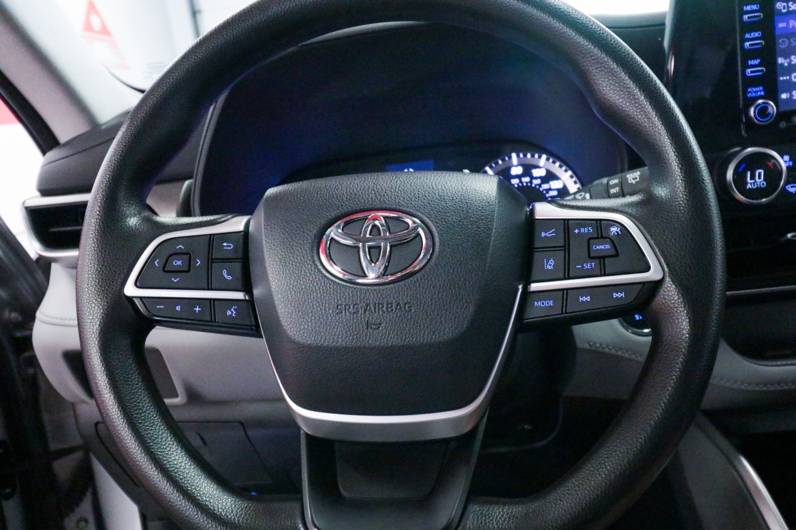 Used Car 2022 Toyota Highlander  L For Sale Under $30,000 In Austin, Texas