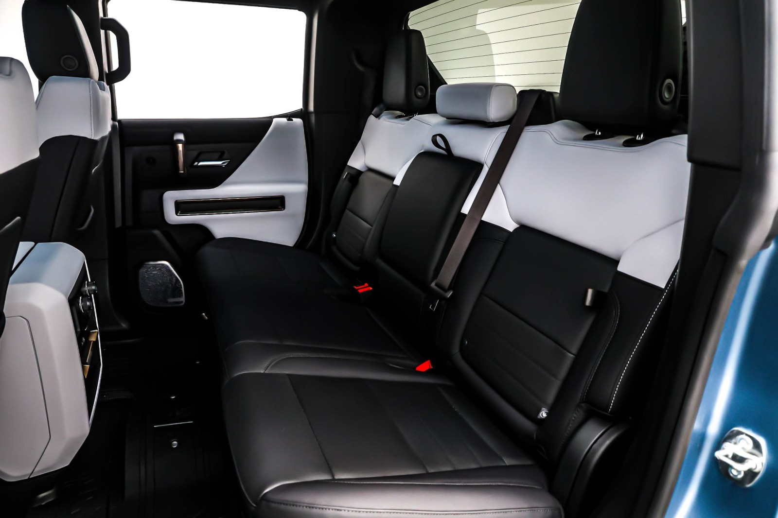 Used 2024 Neptune Blue Matte GMC e4WD Crew Cab 3X image 7