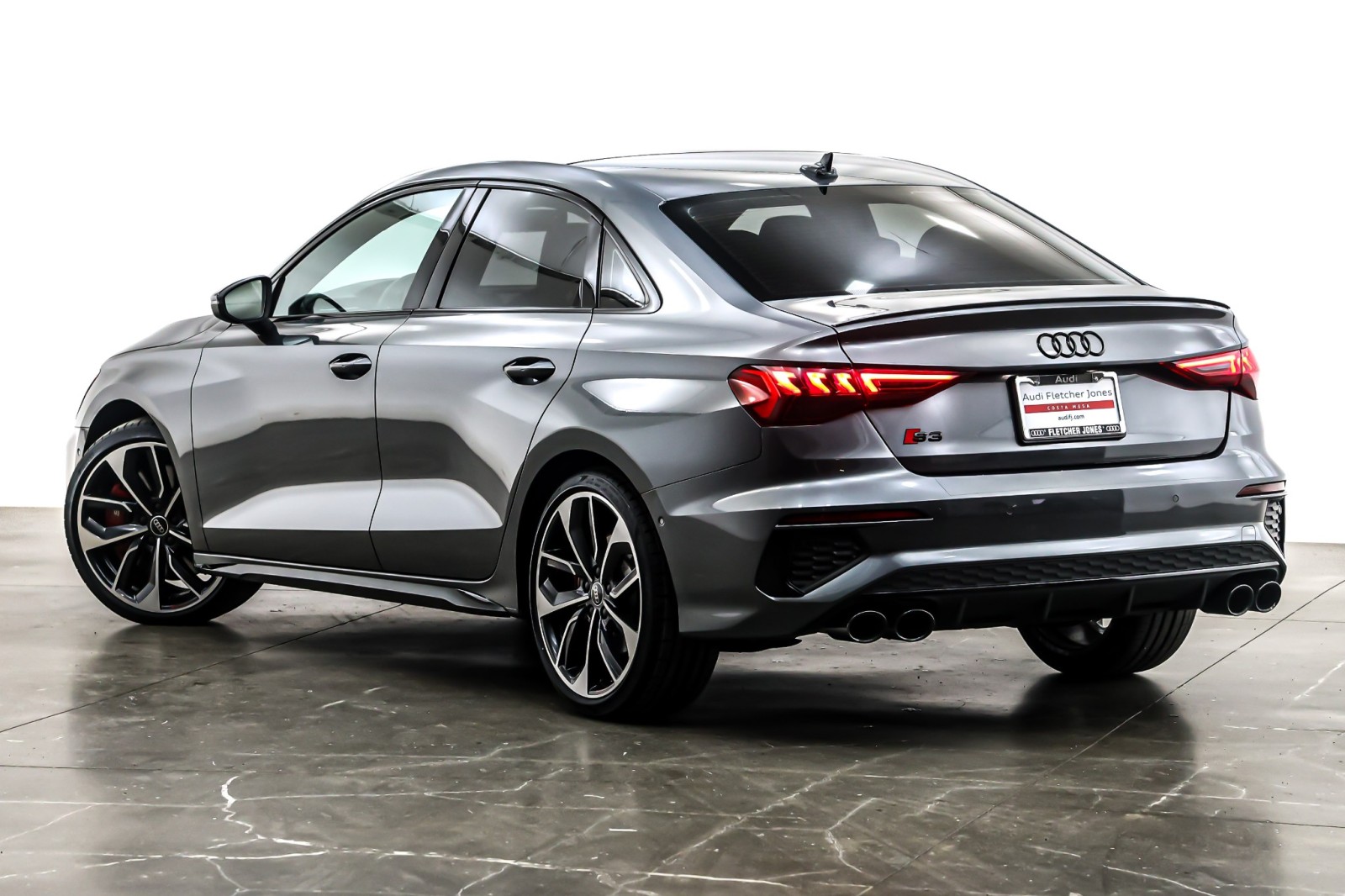 Used 2024 Daytona Gray Pearl Effect Audi Premium Plus 2.0 TFSI quattro image 13