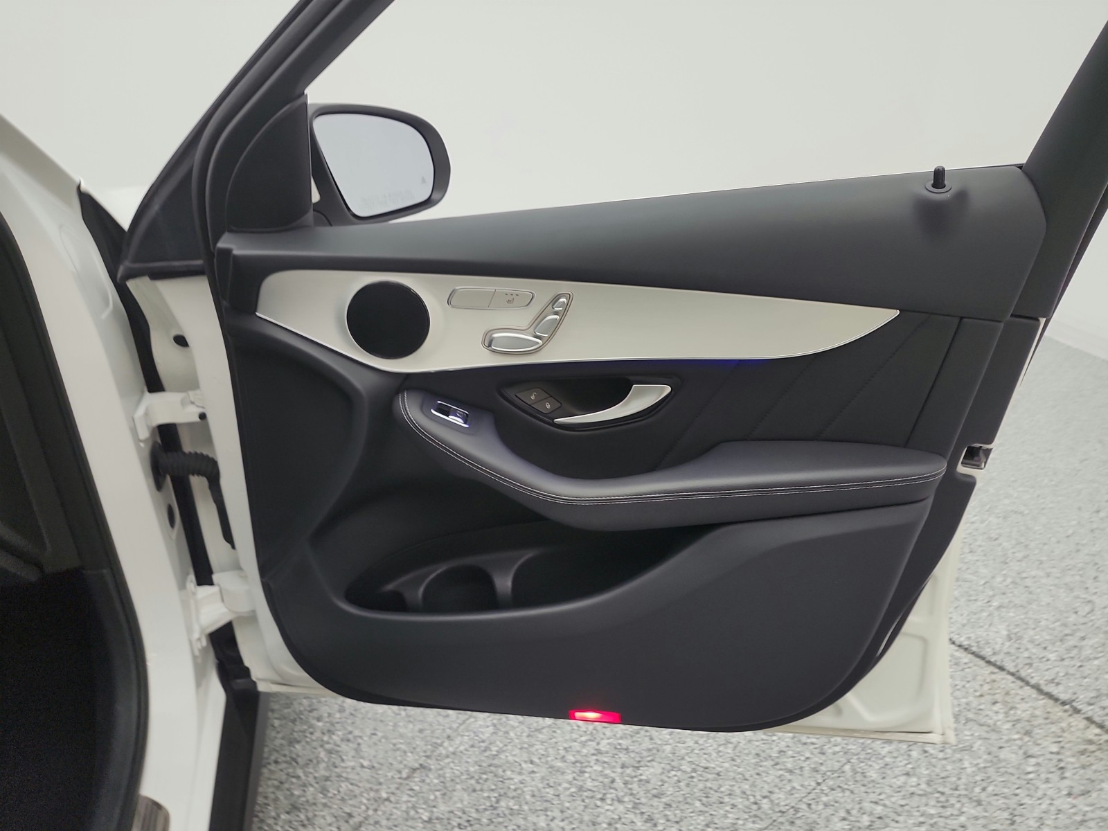 Used 2022 Polar White Mercedes-Benz GLC 300 SUV image 24