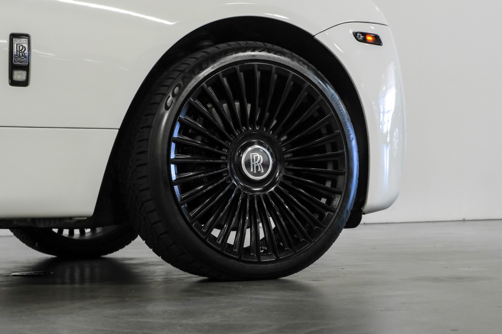 2016 Rolls-Royce Wraith StarlightHeadliner ACSeats CustomAlloys Piping RRMonogram 60