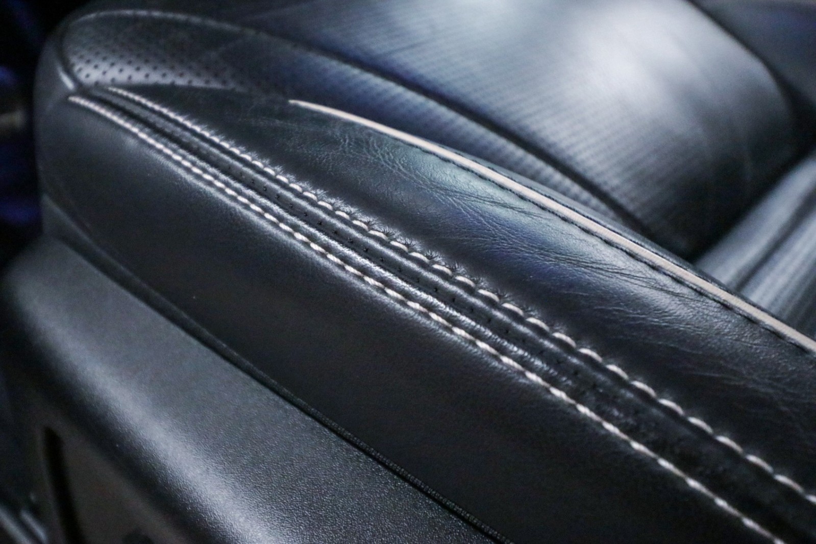 Used Car 2022 Land Rover Discovery  Hse R-dynamic For Sale Under $40,000 In Austin, Texas