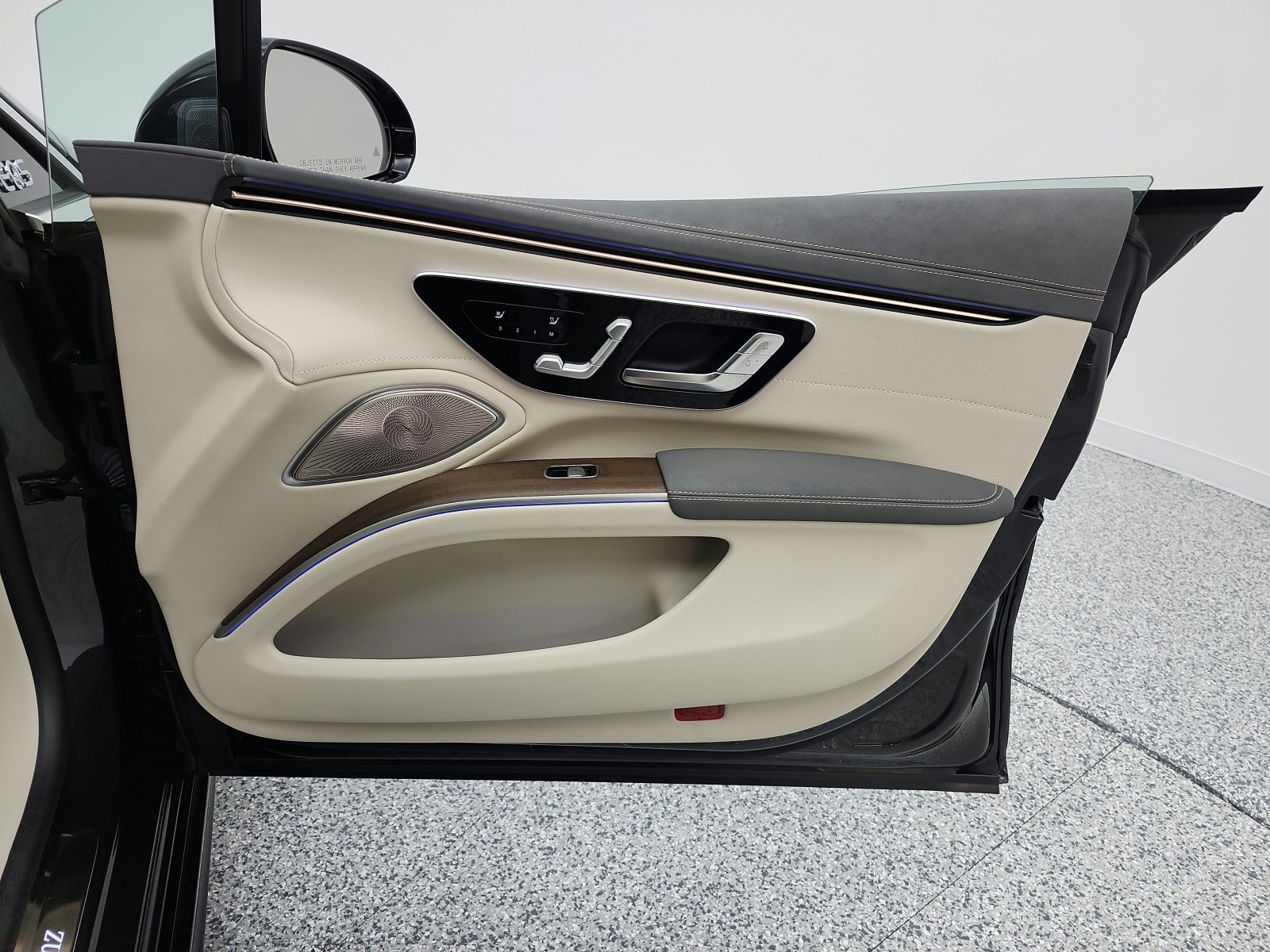 Used 2022 Graphite Grey Metallic Mercedes-Benz EQS 580 4MATIC® Sedan image 26