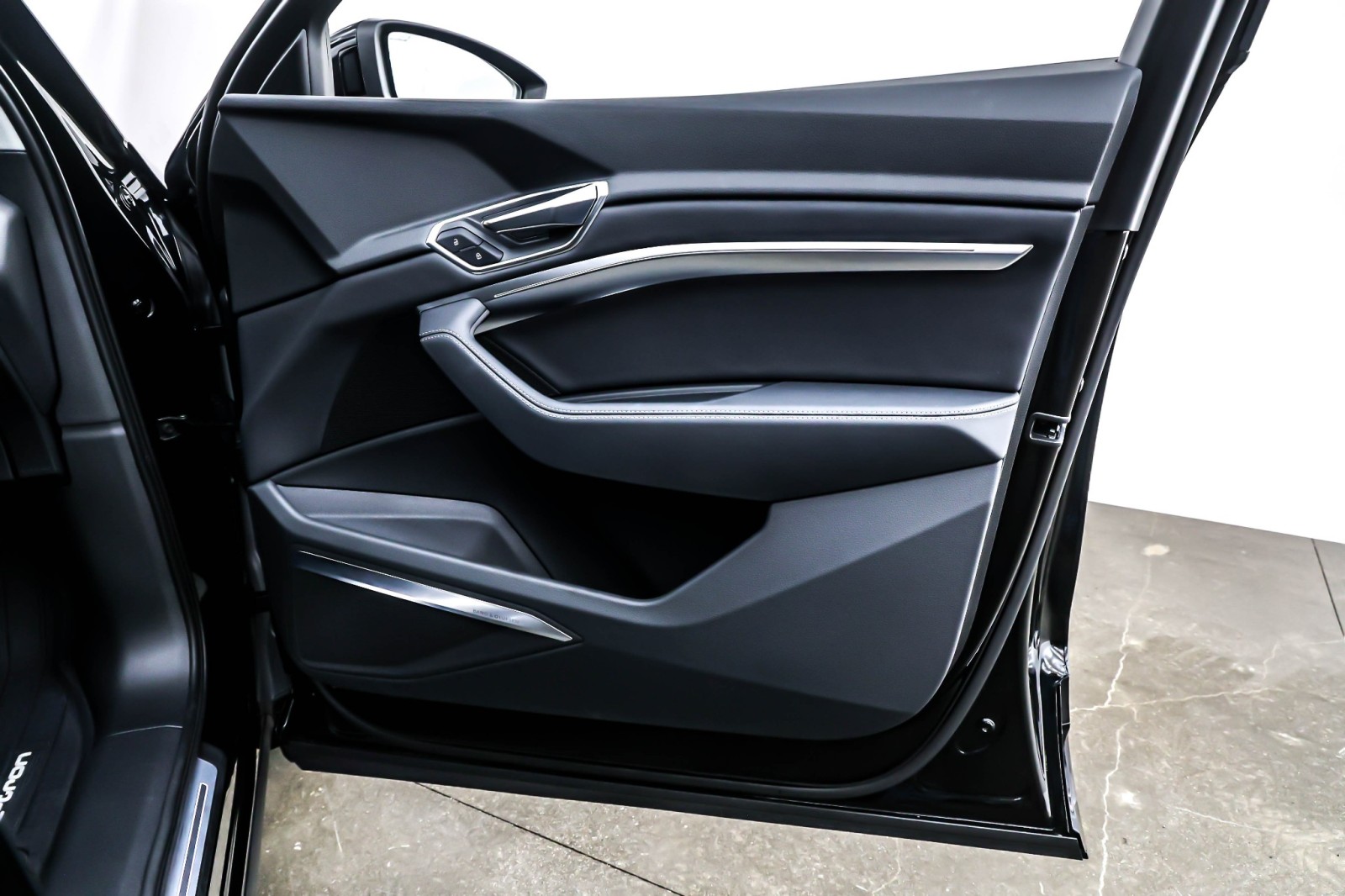 Used 2024 Mythos Black Metallic Audi Premium Plus quattro image 24