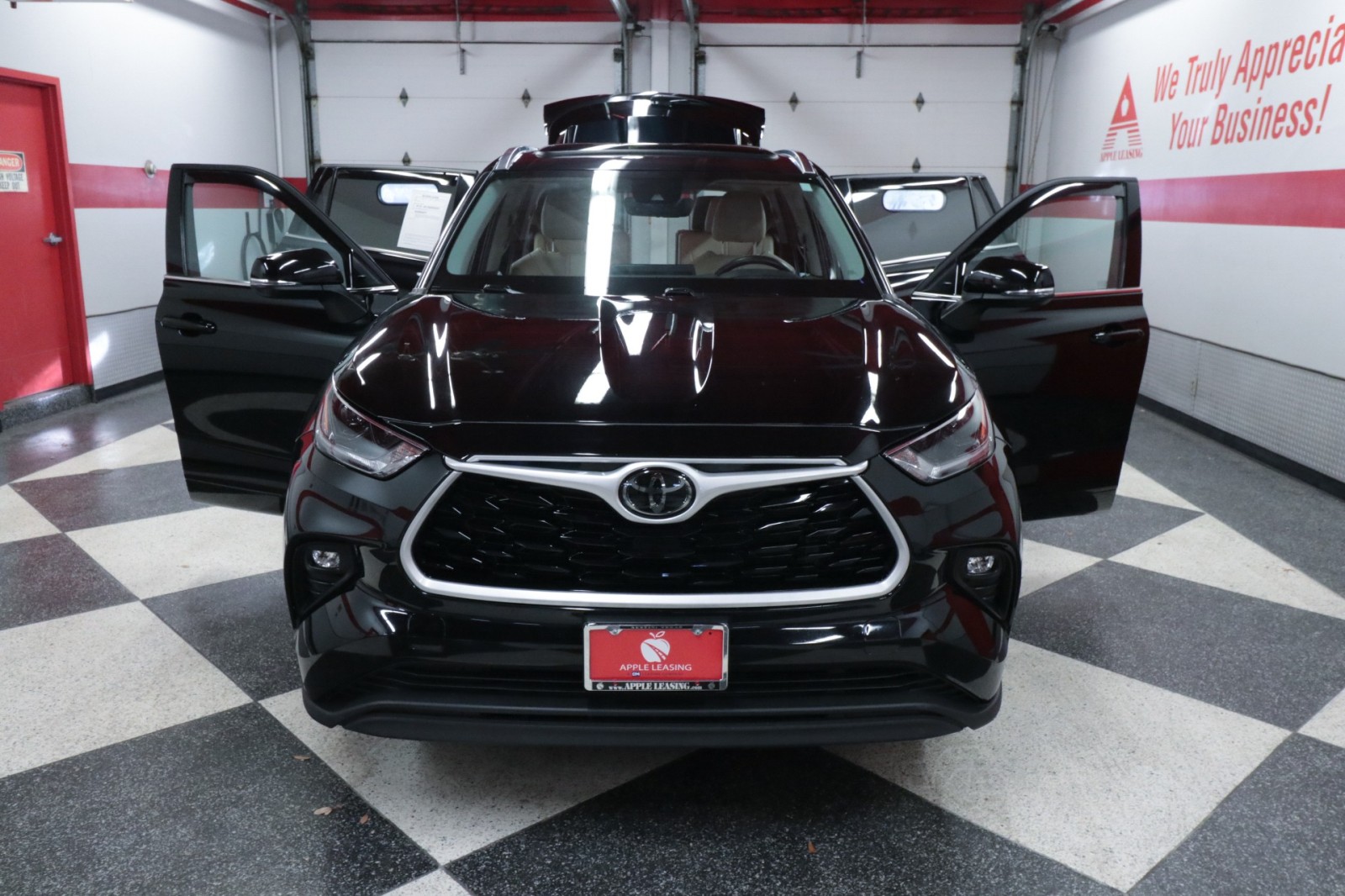 Used Car 2021 Toyota Highlander  Xle For Sale Under $35,000 In Austin, Texas