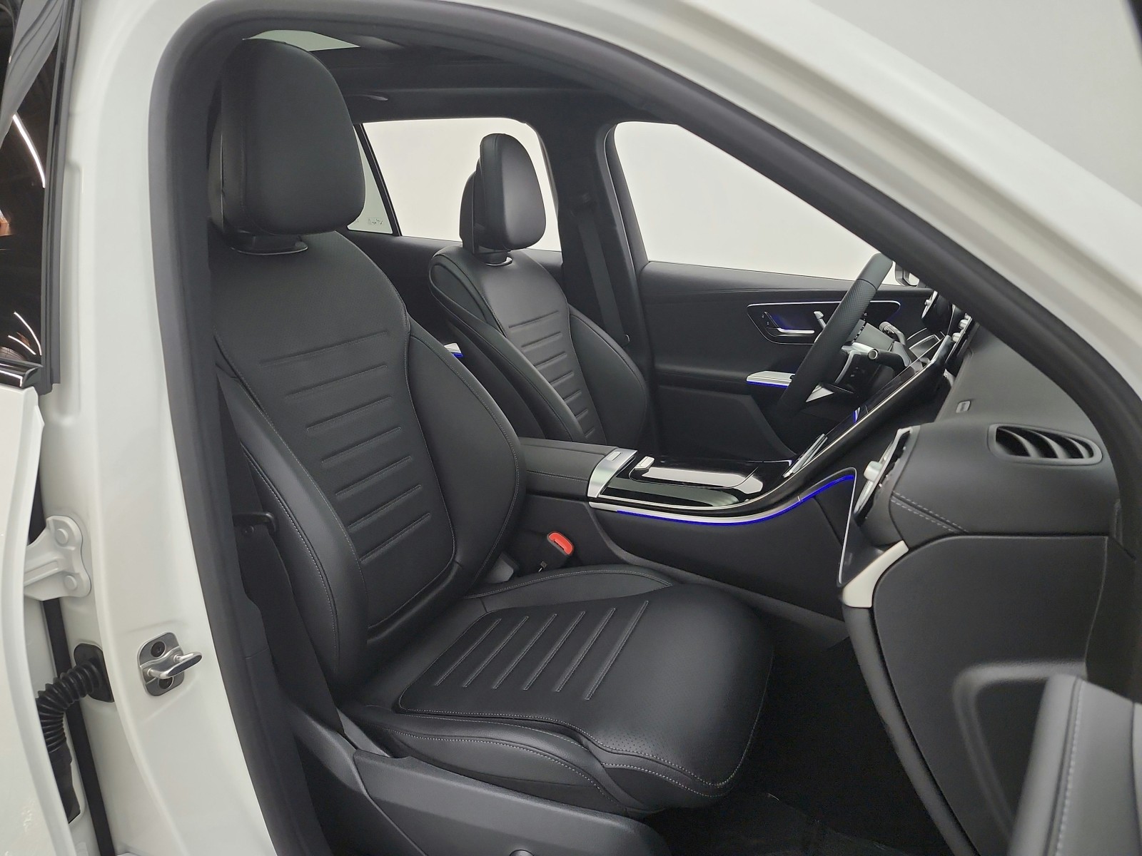 New 2026 Polar White Mercedes-Benz GLC 300 SUV image 15