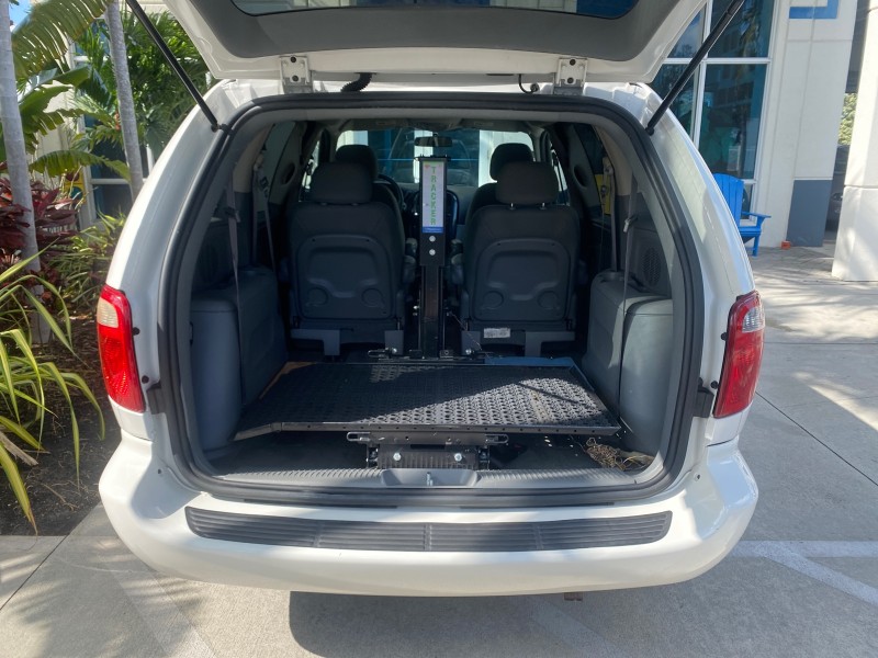 2006 Dodge Caravan SXT LOW MILES 28,367 1 OWNER HANDICAP LIFT in , 