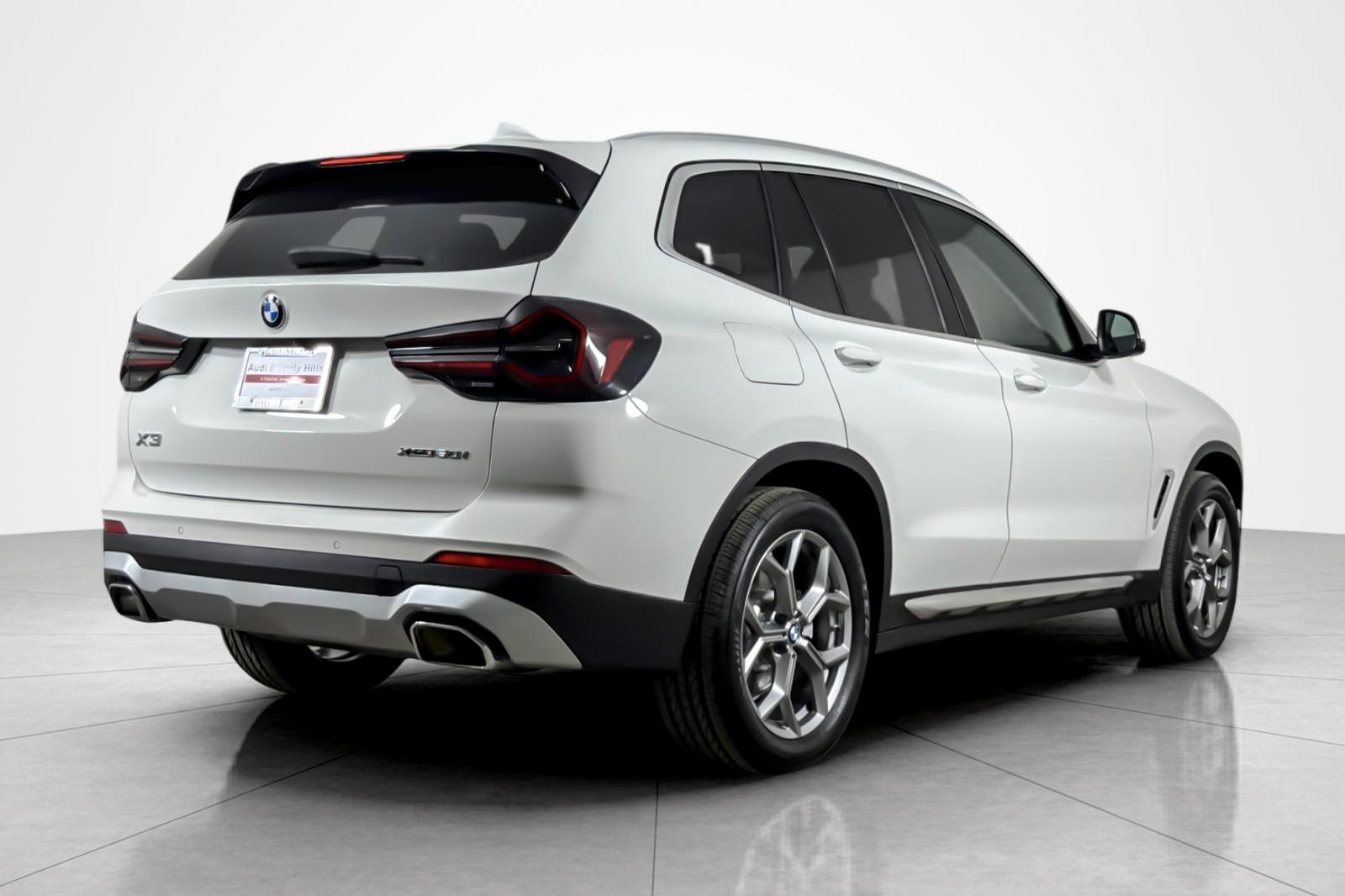 Used 2024 Alpine White BMW xDrive30i Sports Activity Vehicle image 5