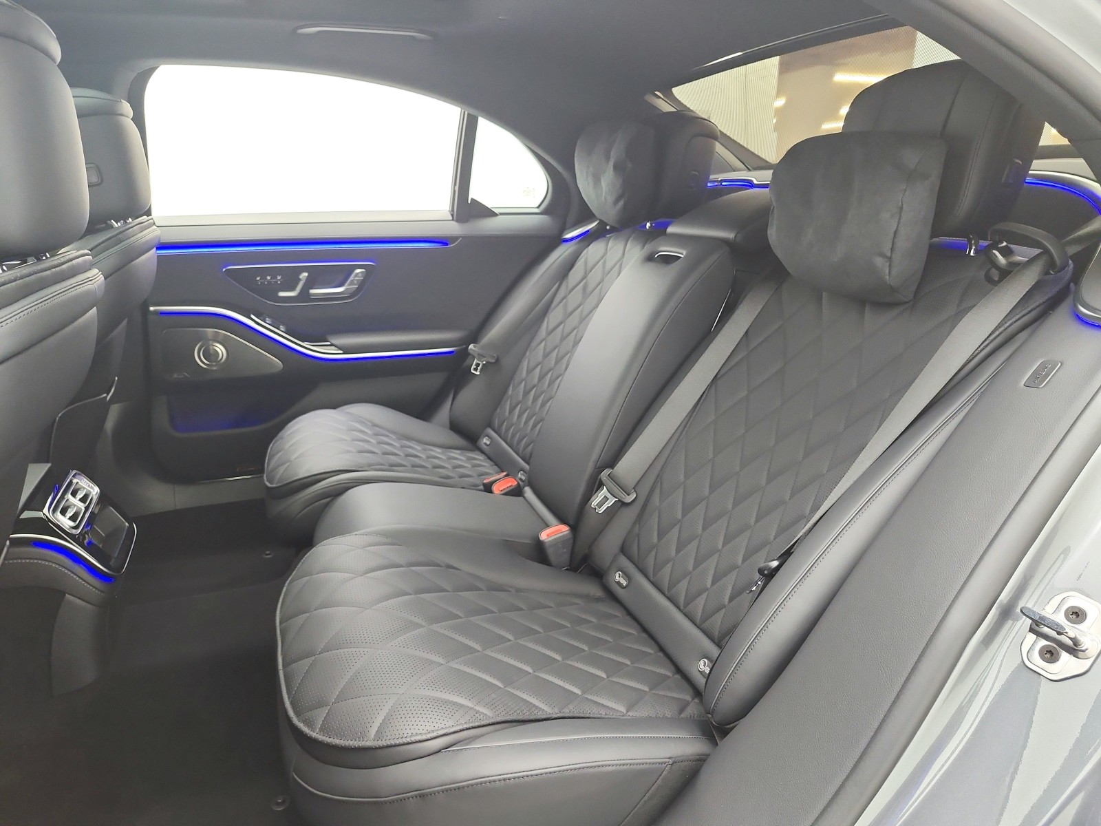 Certified Used 2025 Selenite Grey Metallic Mercedes-Benz S 580 4MATIC® Sedan image 19