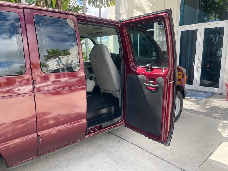 2006 Ford Econoline Wagon XLT 8 PASS LOW MILES 56328 in ,