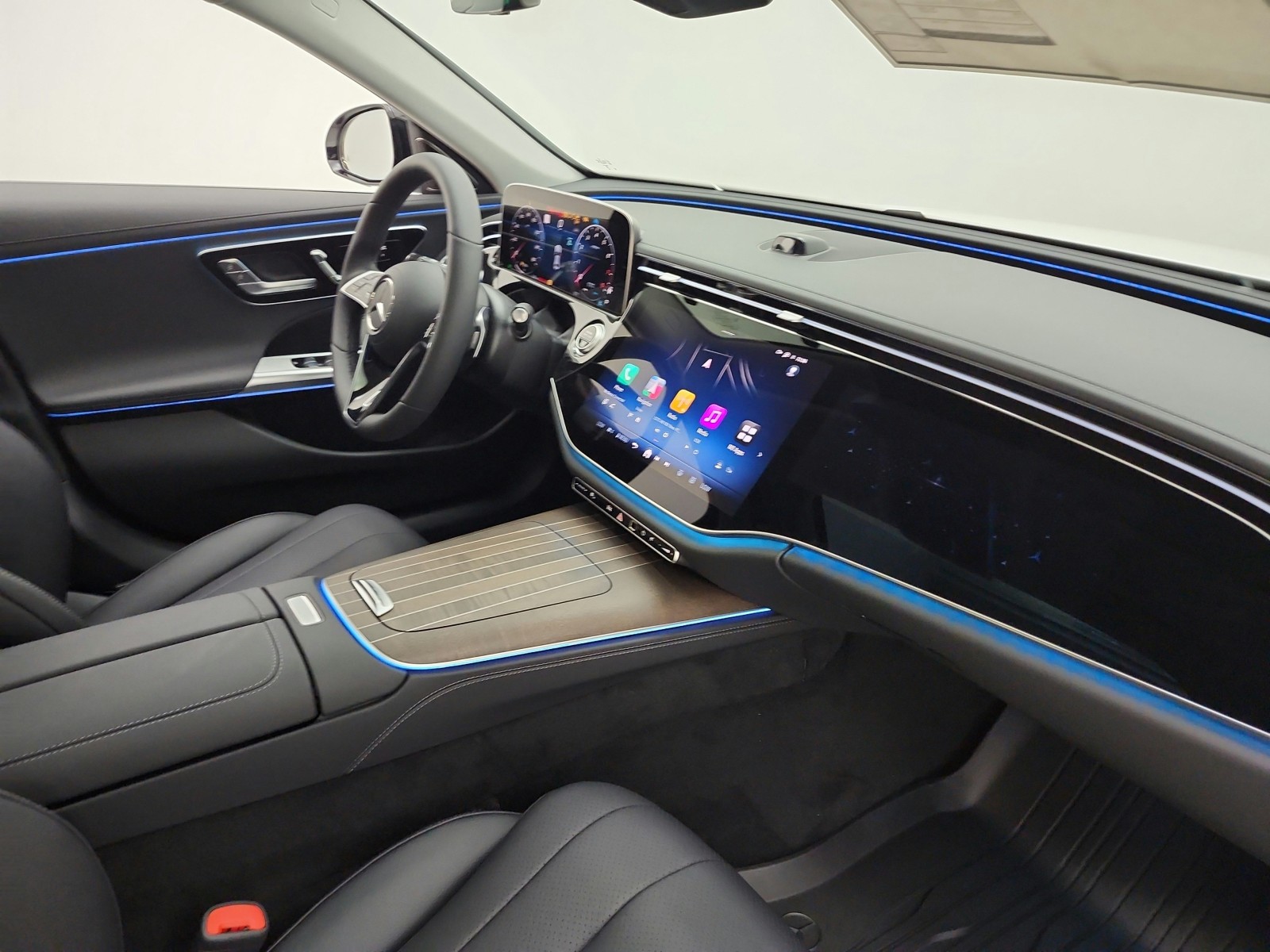 New 2027 Polar White Mercedes-Benz E 450 4MATIC® Sedan image 15