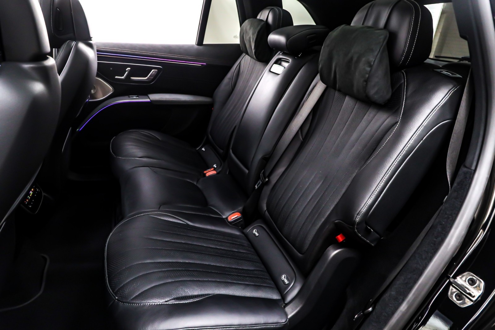 New 2026 Black Mercedes-Benz EQS 400 4MATIC® SUV image 4