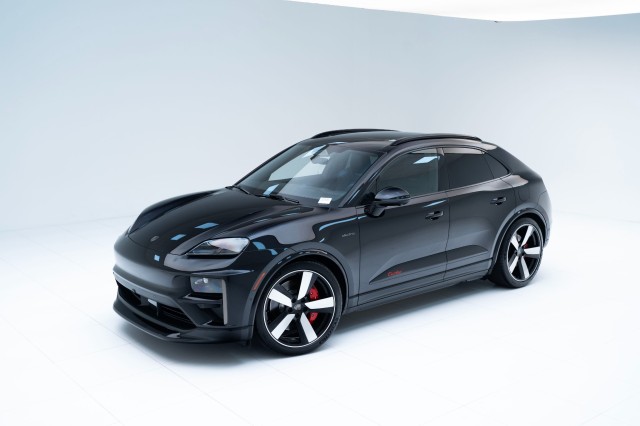 2025  Macan Turbo Electric in , 