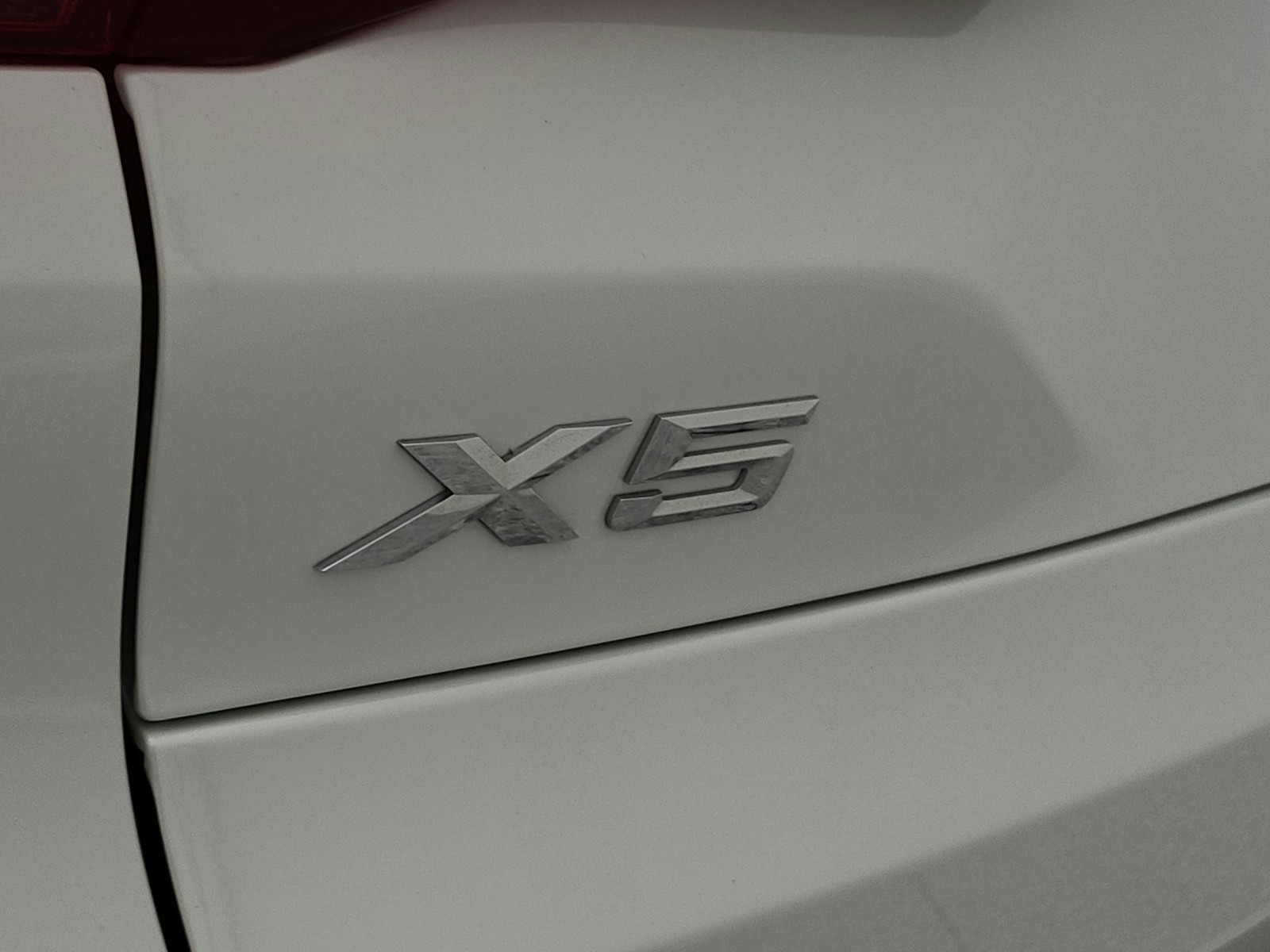 Used 2023 Mineral White Metallic BMW xDrive45e Plug-In Hybrid image 32