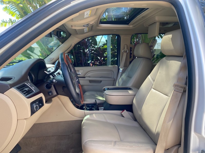 2013 Cadillac Escalade Luxury 1 OWNER LOW MILES 70,251 in ,