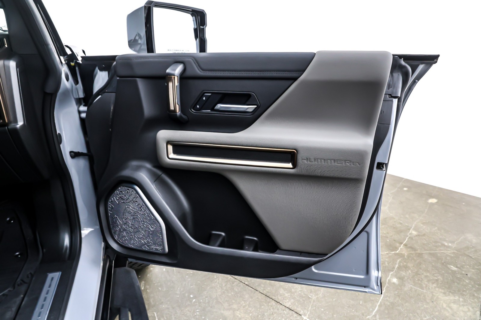 Used 2025 Meteorite Metallic (Grey) GMC e4WD Crew Cab 3X image 23