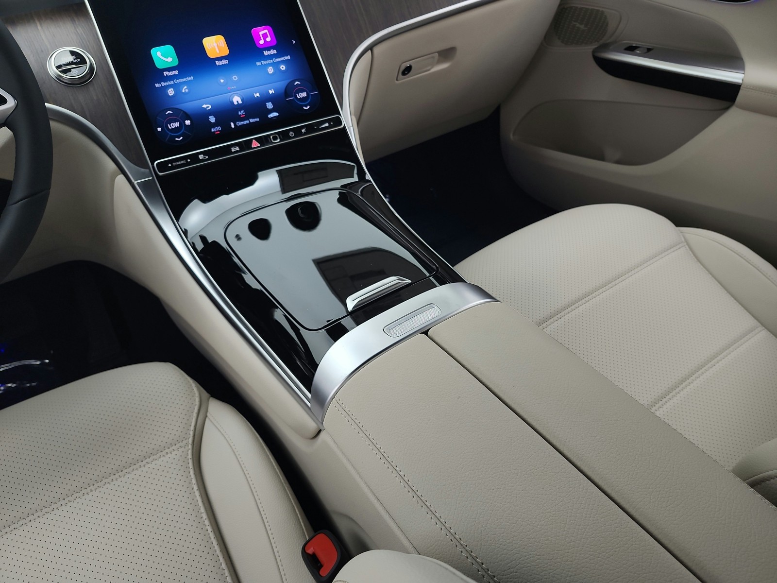 New 2026 Black Mercedes-Benz GLC 300 SUV image 10