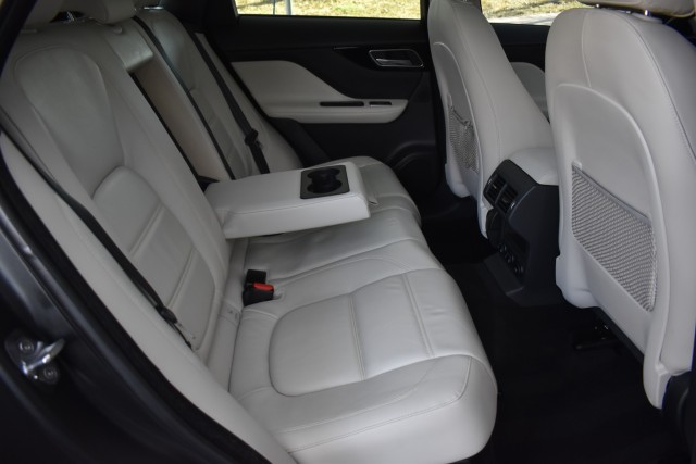2017 Jaguar F-PACE Navi Leather Moonroof Heated Seats Parking Sensors 39